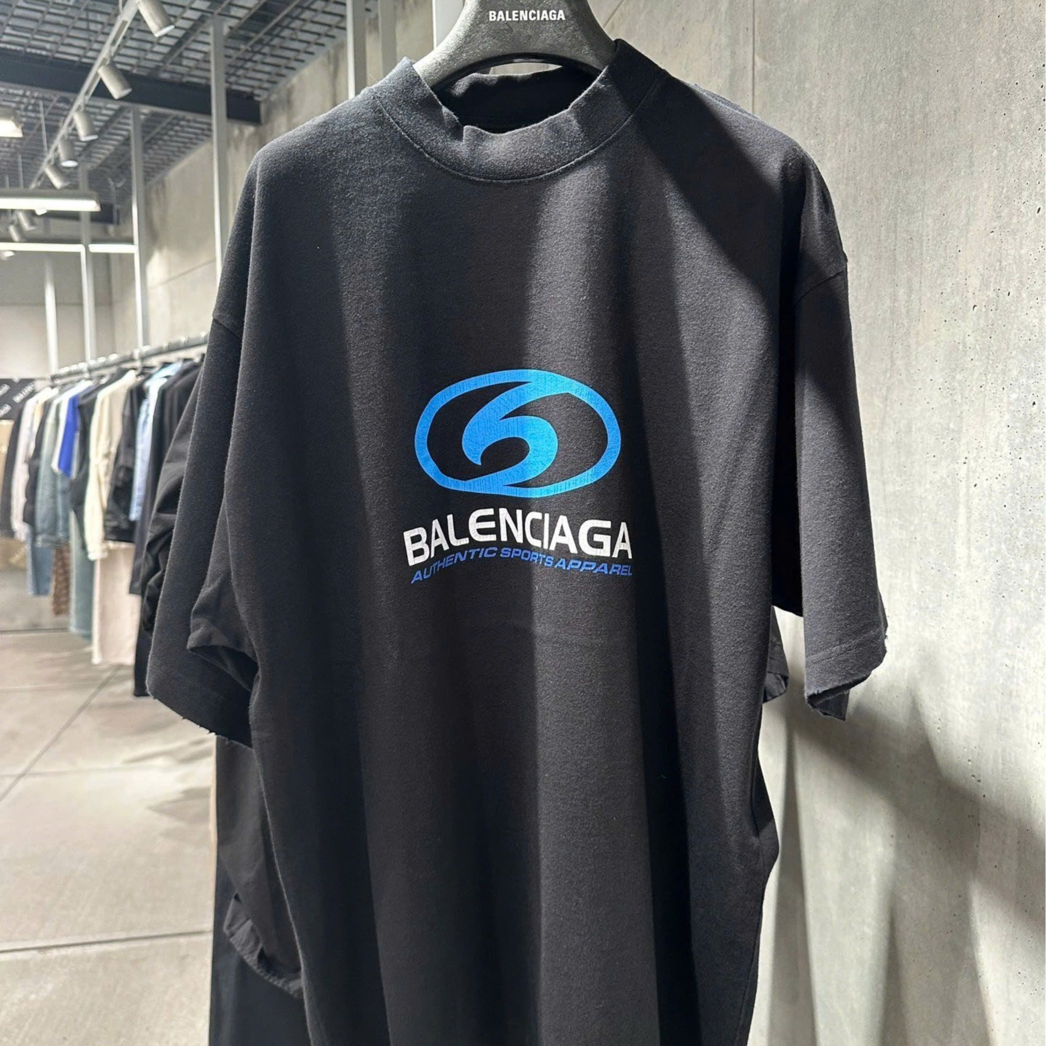 Áo Thun Balenciaga BLCG Surfer Cracked Vintage cotton (Black) [Mirror Quality]