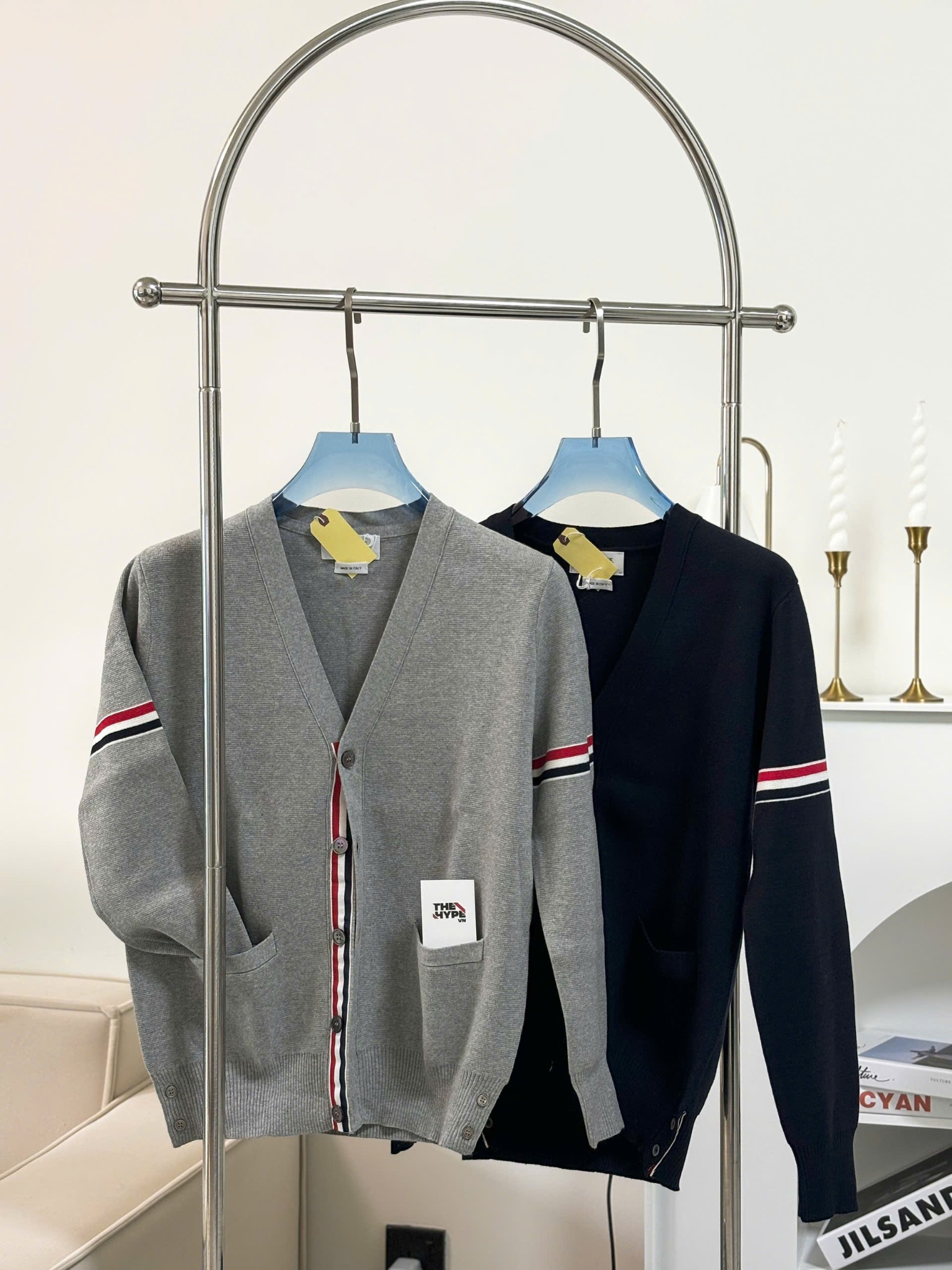 ÁO CARDIGAN THOM BROWNE TB MILANO GROSGRAIN V-NECK (GREY)