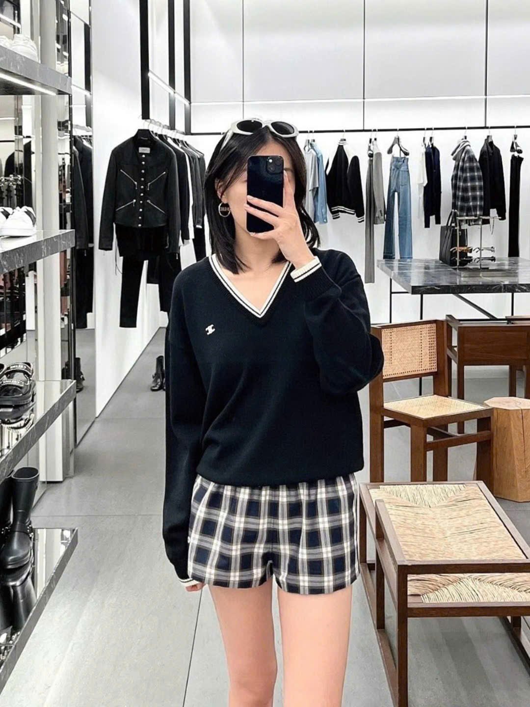 ÁO SWEATER CELINE TRIOMPHE V NECK WOOL (BLACK)