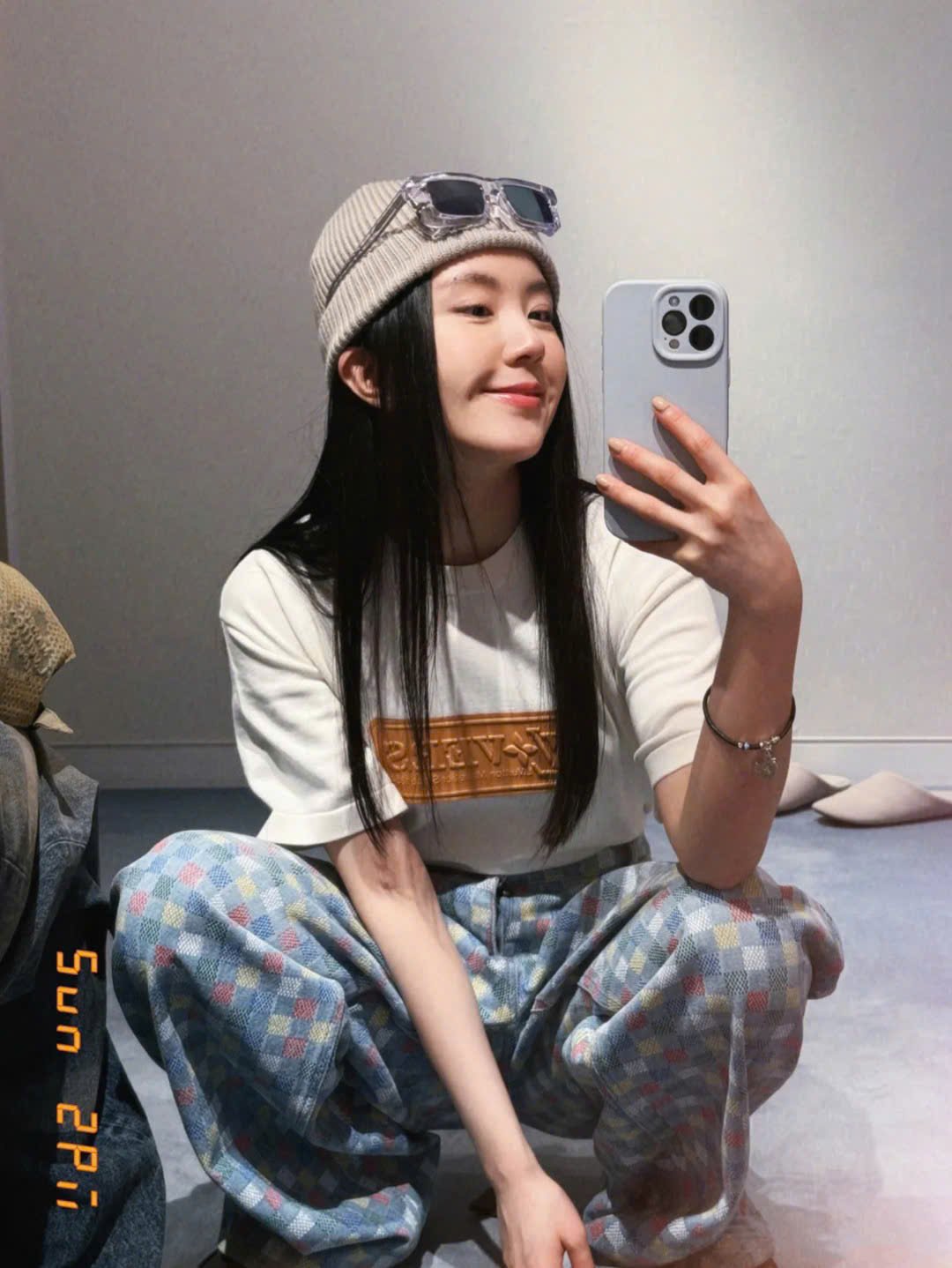 LOUIS VUITTON TEE - Áo Louis Vuitton Stitch Print And Embroidered (Black) [Mirror Quality]