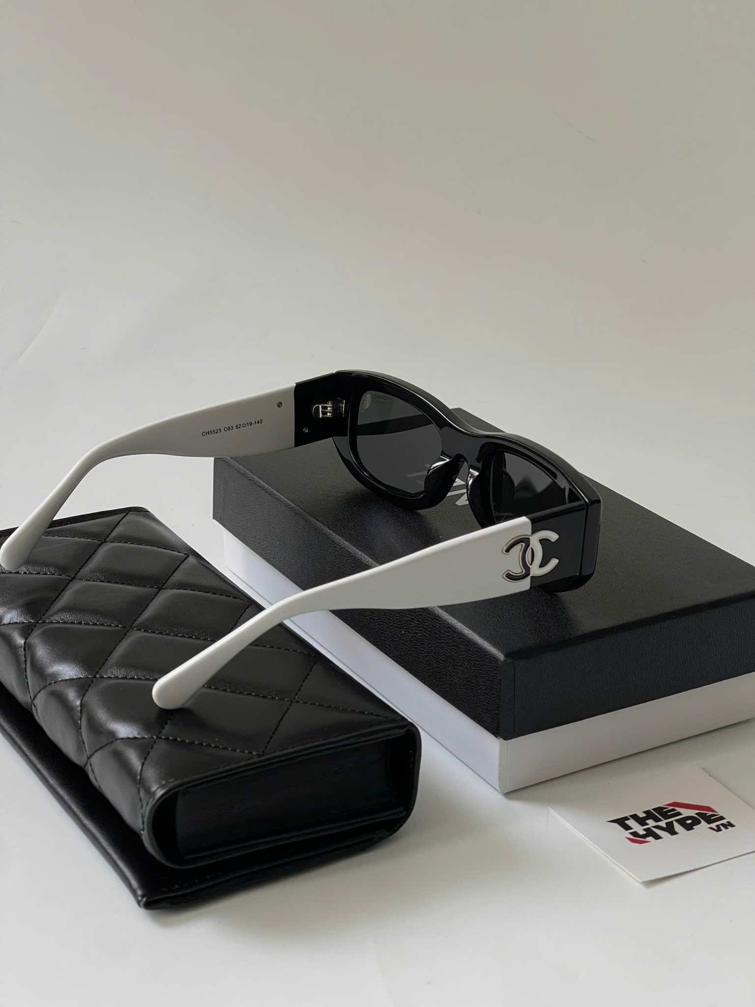 KÍNH CHANEL RECTANGLE POLARIZED S5628 BLACK WHITE