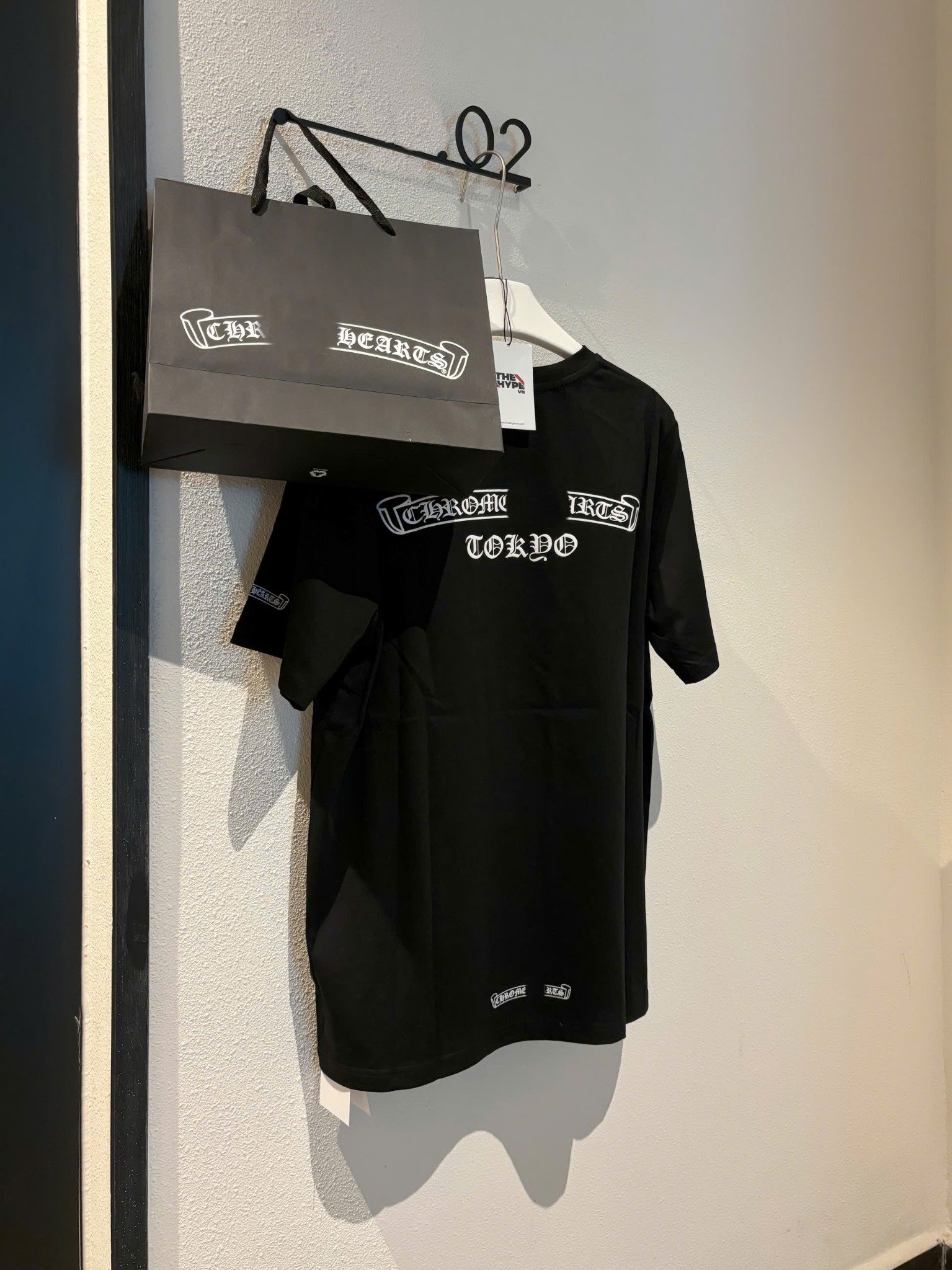 ÁO THUN CHROME HEARTS CH TOKYO VERTICAL LOGO (BLACK)