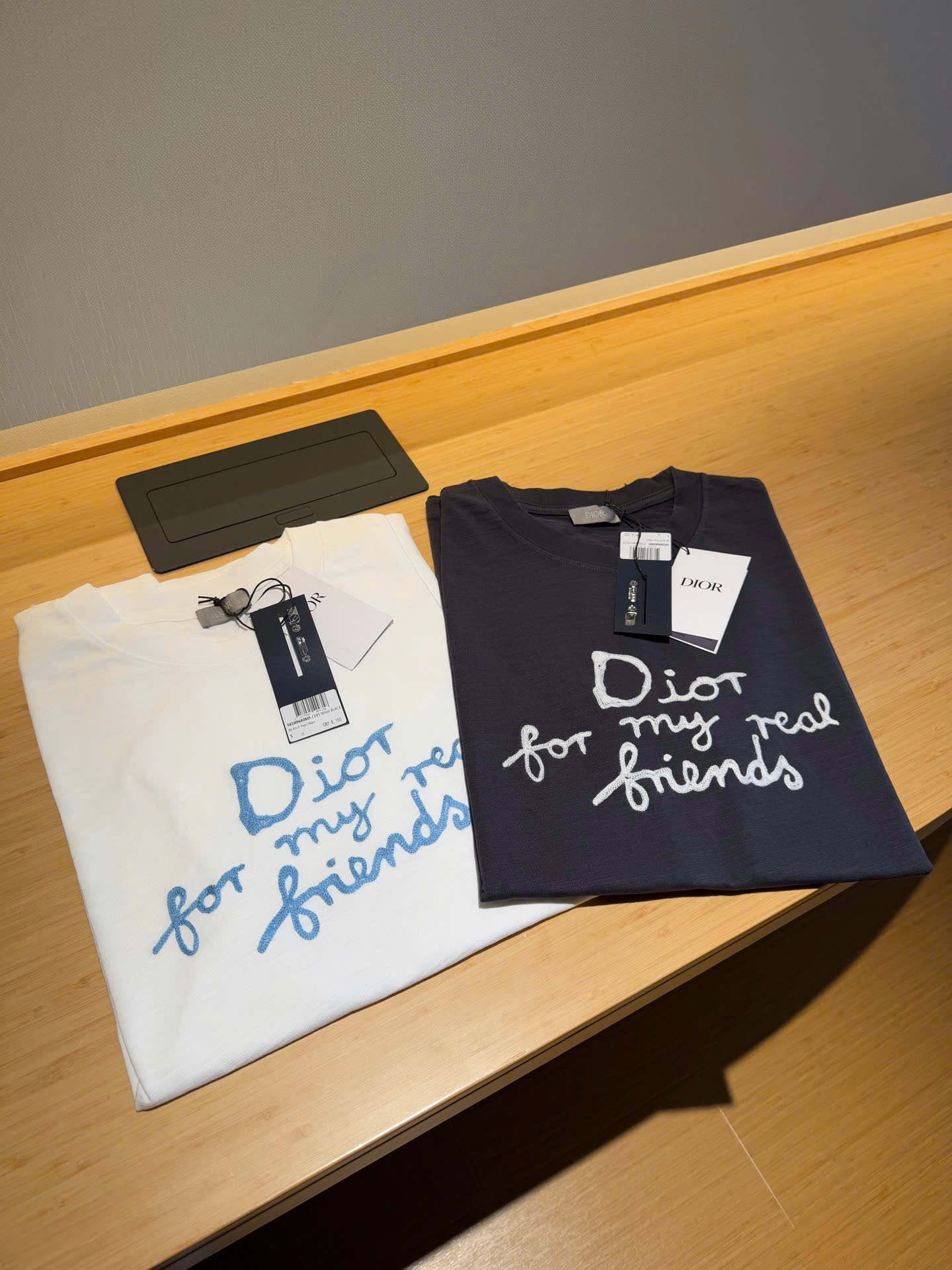 ÁO THUN DIOR FRIEND HYLTON NEL (WHITE)