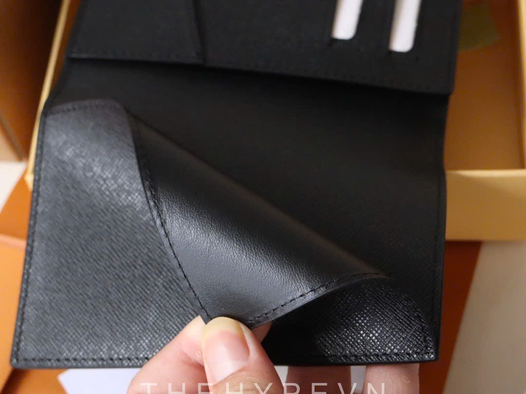 VÍ NGẮN LOUIS VUITTON LV TAIGA (BLACK)
