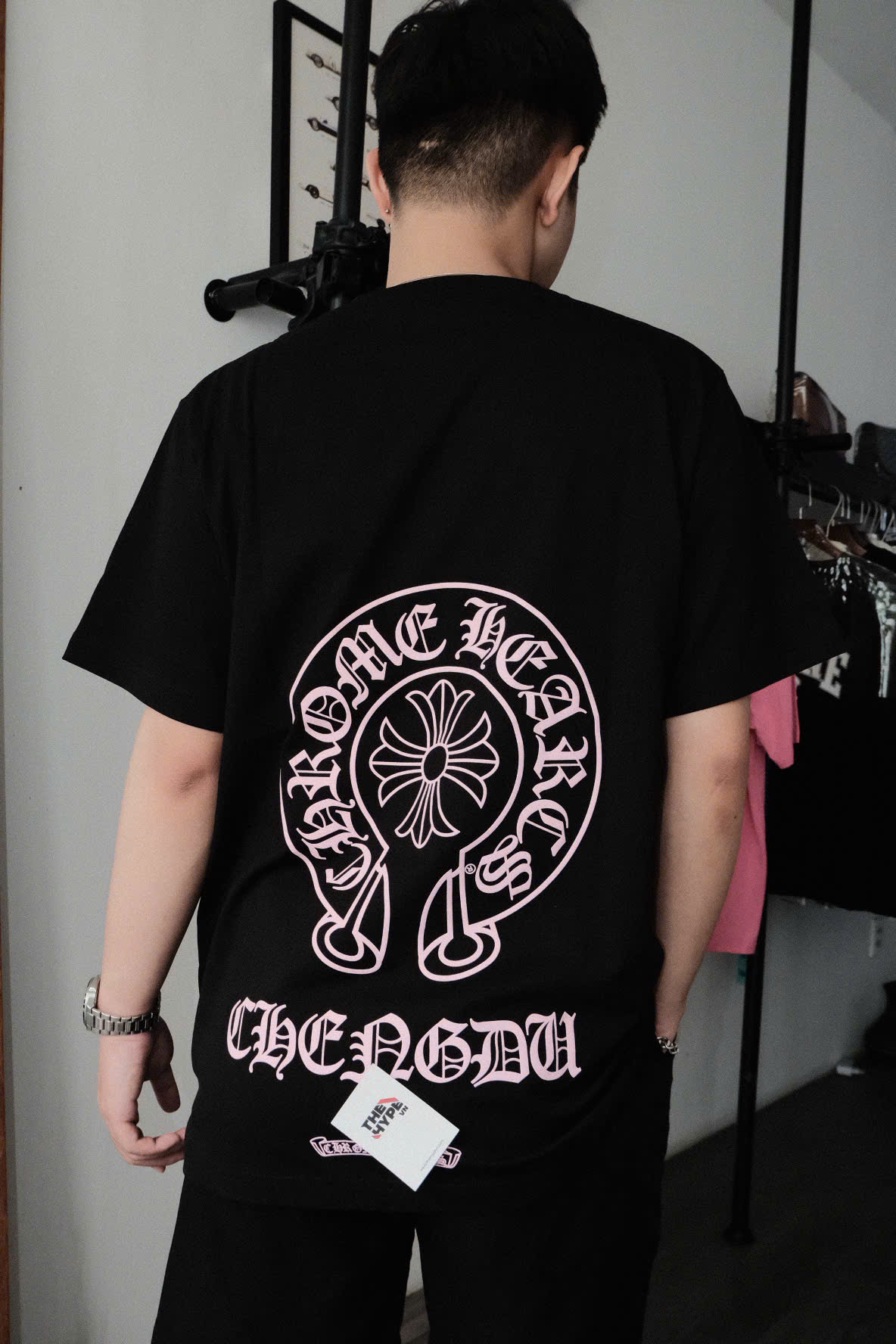 ÁO THUN CHROME HEARTS CH CHENDU PINK LOGO (BLACK)