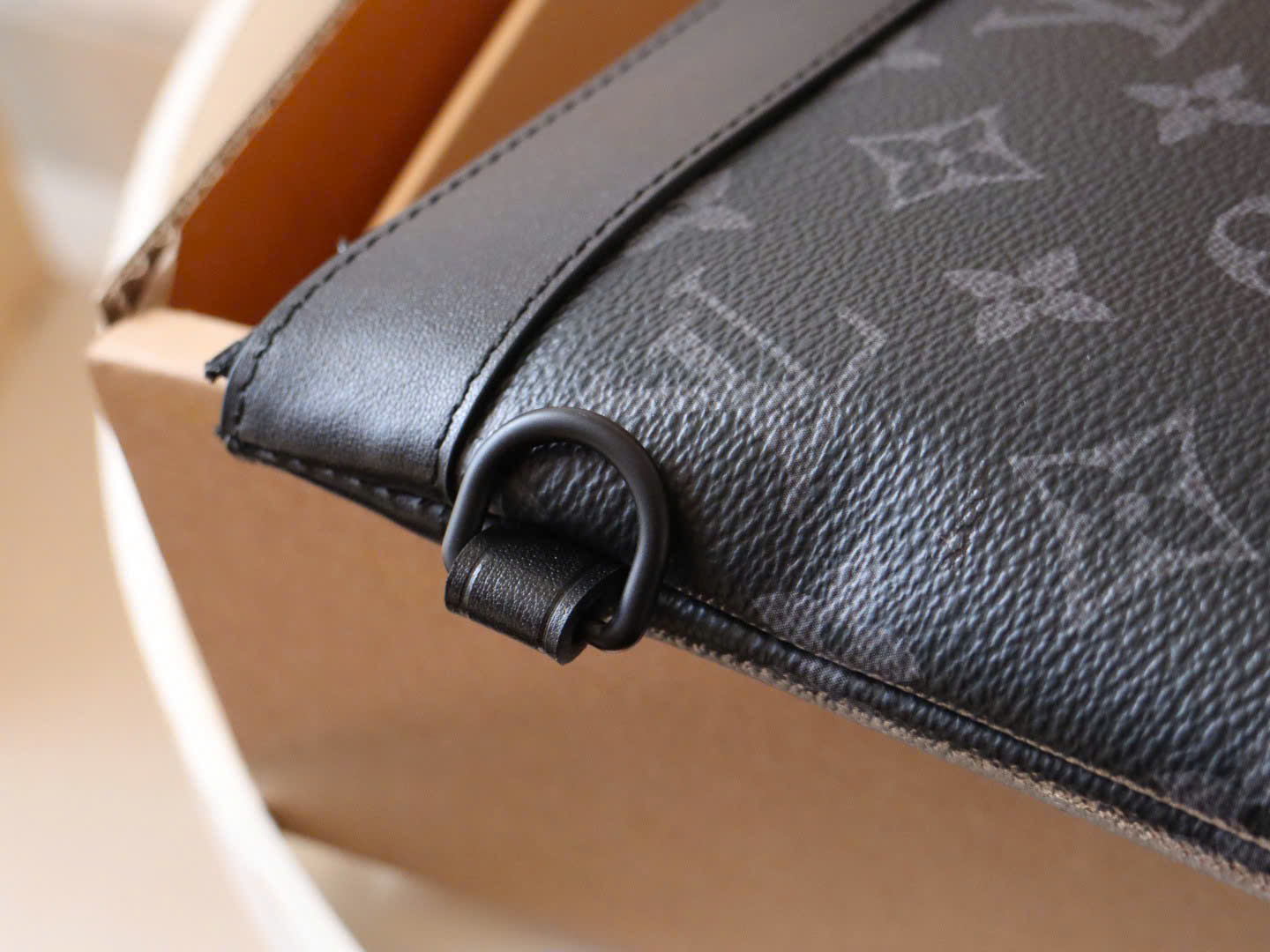 TÚI CLUTCH LOUIS VUITION MONOGRAM (GREY)