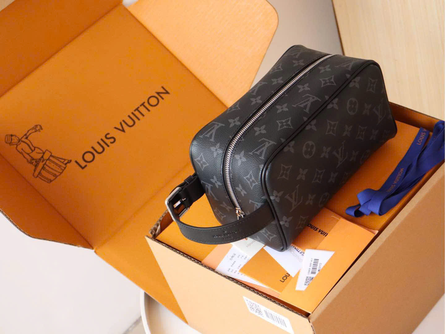 TÚI LOUIS VUITION LOCKER DOPP KIT (BLACK)