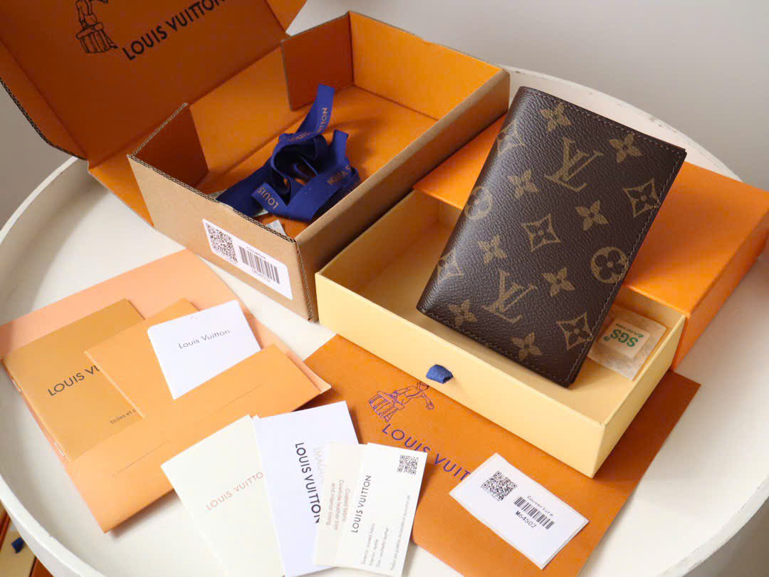 Ví Louis Vuitton Passport Monogram (Brown) [Mirror Quality]