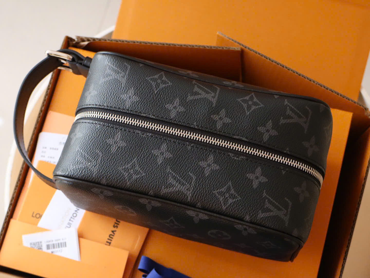 TÚI LOUIS VUITION LOCKER DOPP KIT (BLACK)