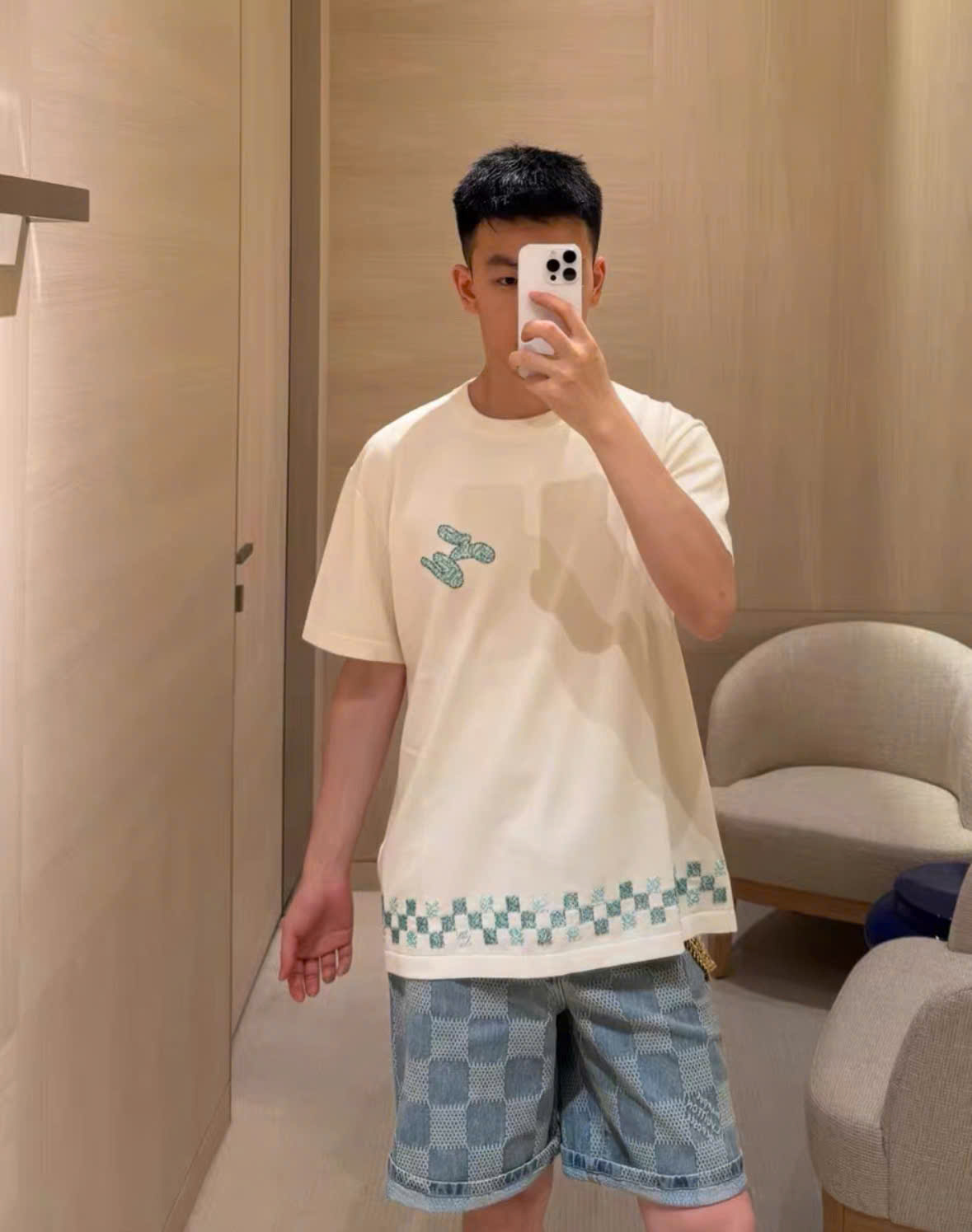 ÁO THUN LOUIS VUITTON DAMIER MOTIF (MILKY WHITE)