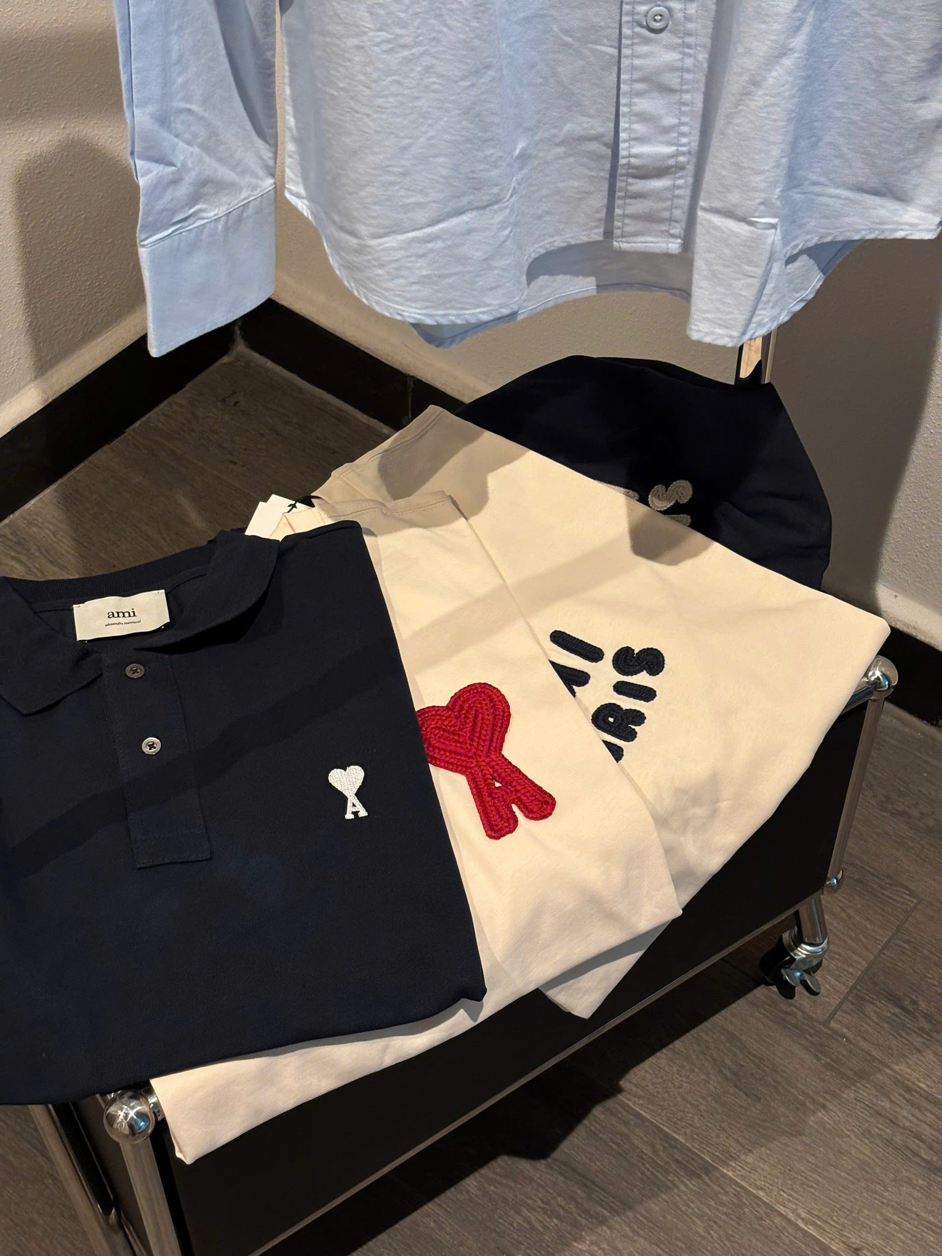 ÁO THUN AMI PARIS LOGO PATCH SS25 (NEUTRAL)