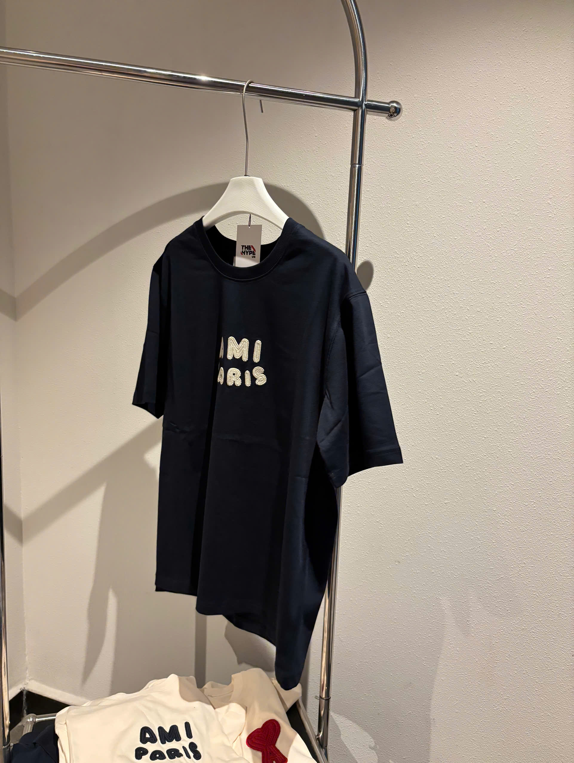 ÁO THUN AMI PARIS LOGO PATCH SS25 (BLACK)