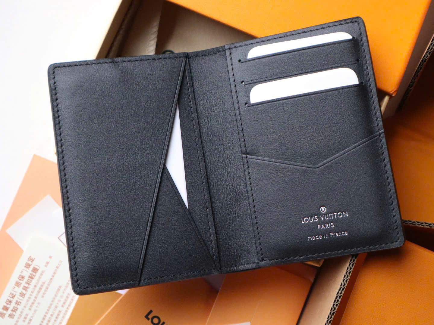 VÍ ĐỰNG CARD LOUIS VUITTON LV POCKET TAURILLON (BLACK)