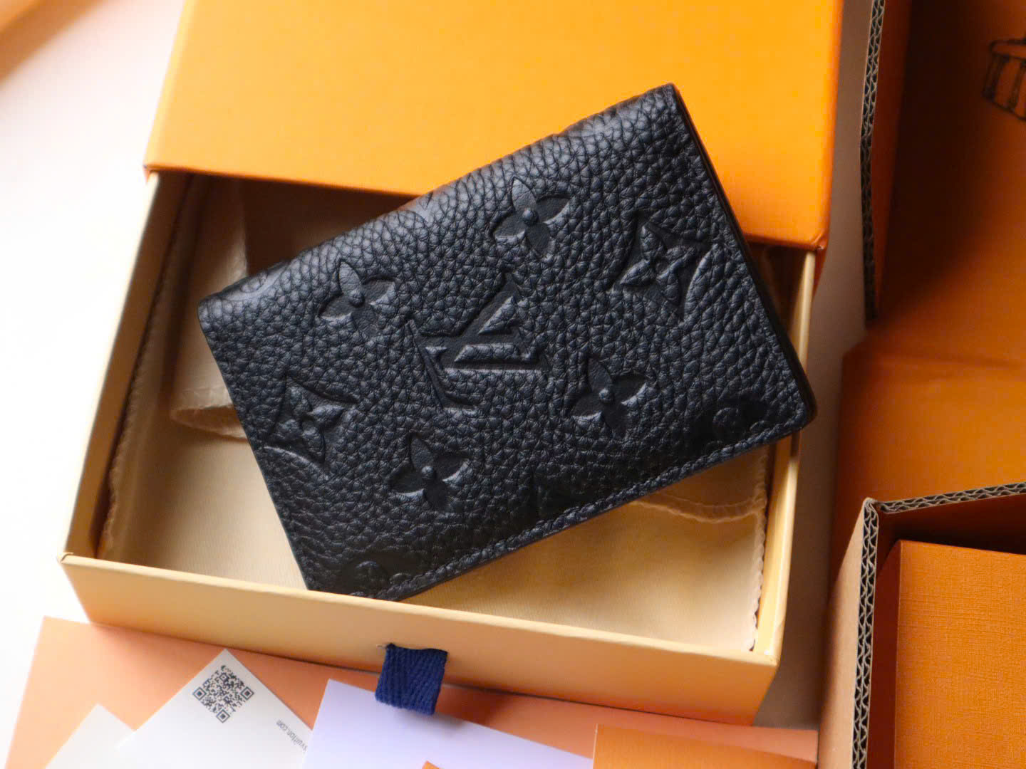 VÍ ĐỰNG CARD LOUIS VUITTON LV POCKET TAURILLON (BLACK)