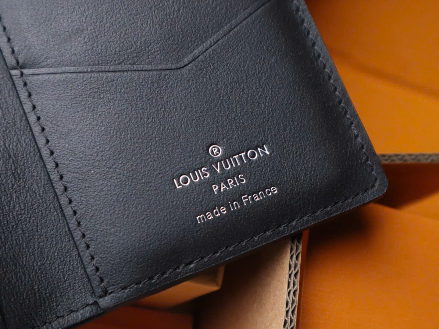 VÍ ĐỰNG CARD LOUIS VUITTON LV POCKET TAURILLON (BLACK)
