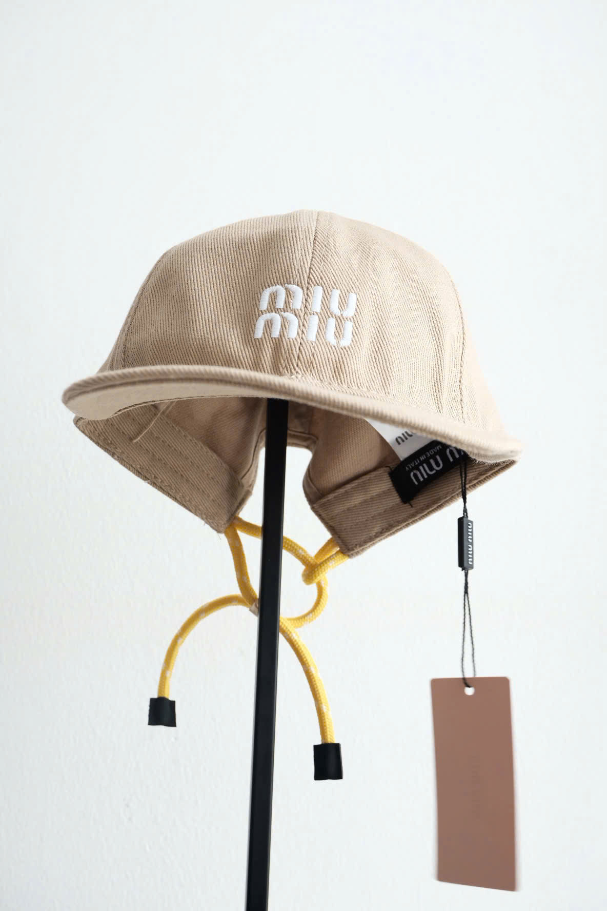 NÓN MIUMIU CAP (BEIGE)