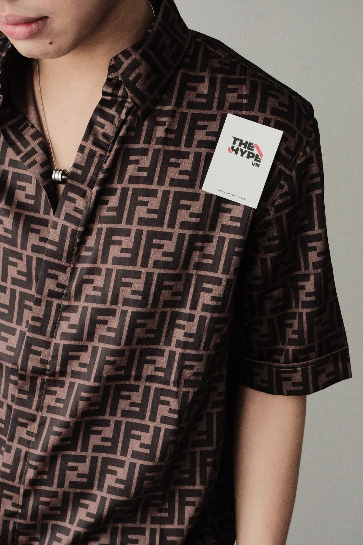 ÁO SƠ MI FENDI PLAYERA FF SILK SHIRT (BROWN)