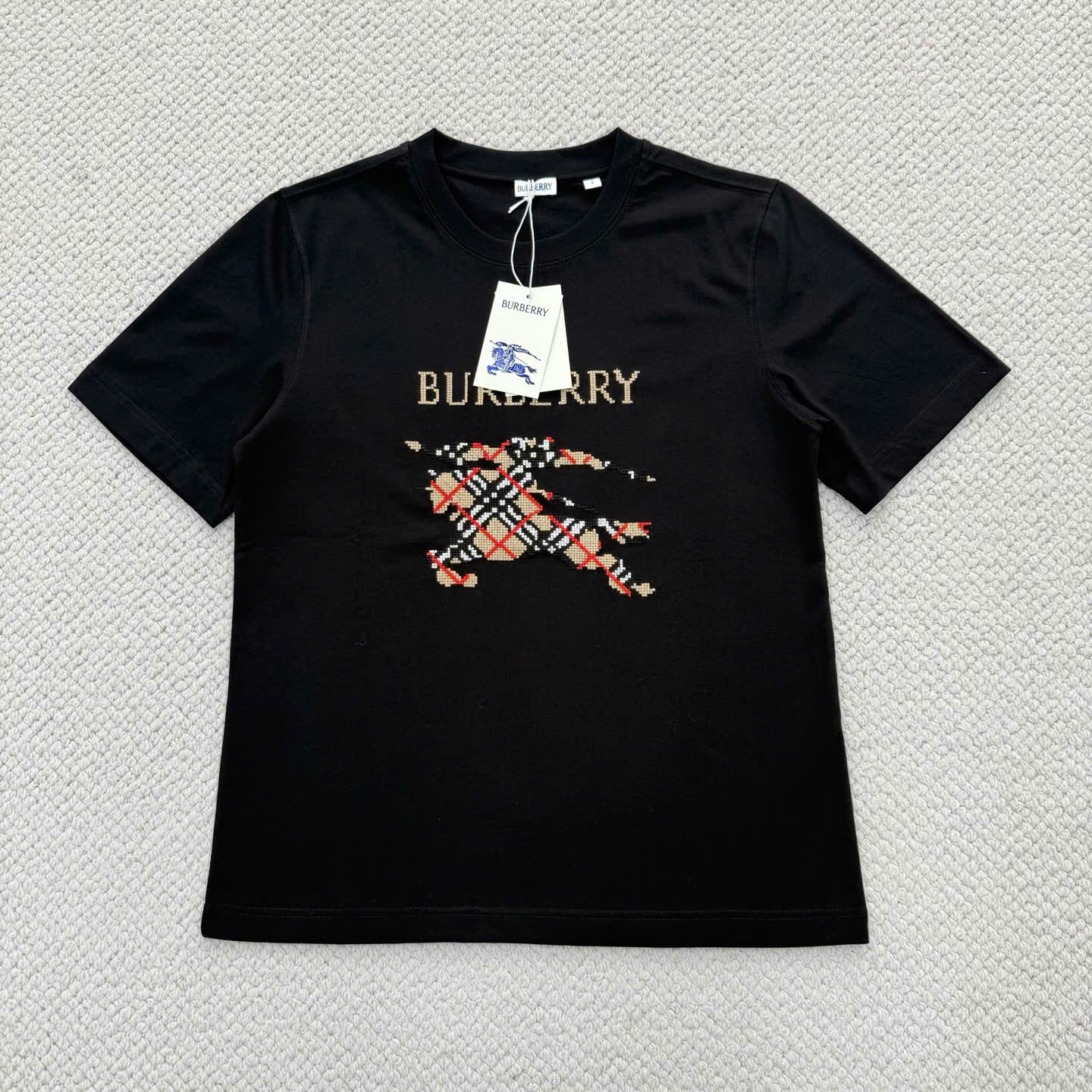 ÁO THUN BURBERRY BBR LOGO DETAILED (BLACK)