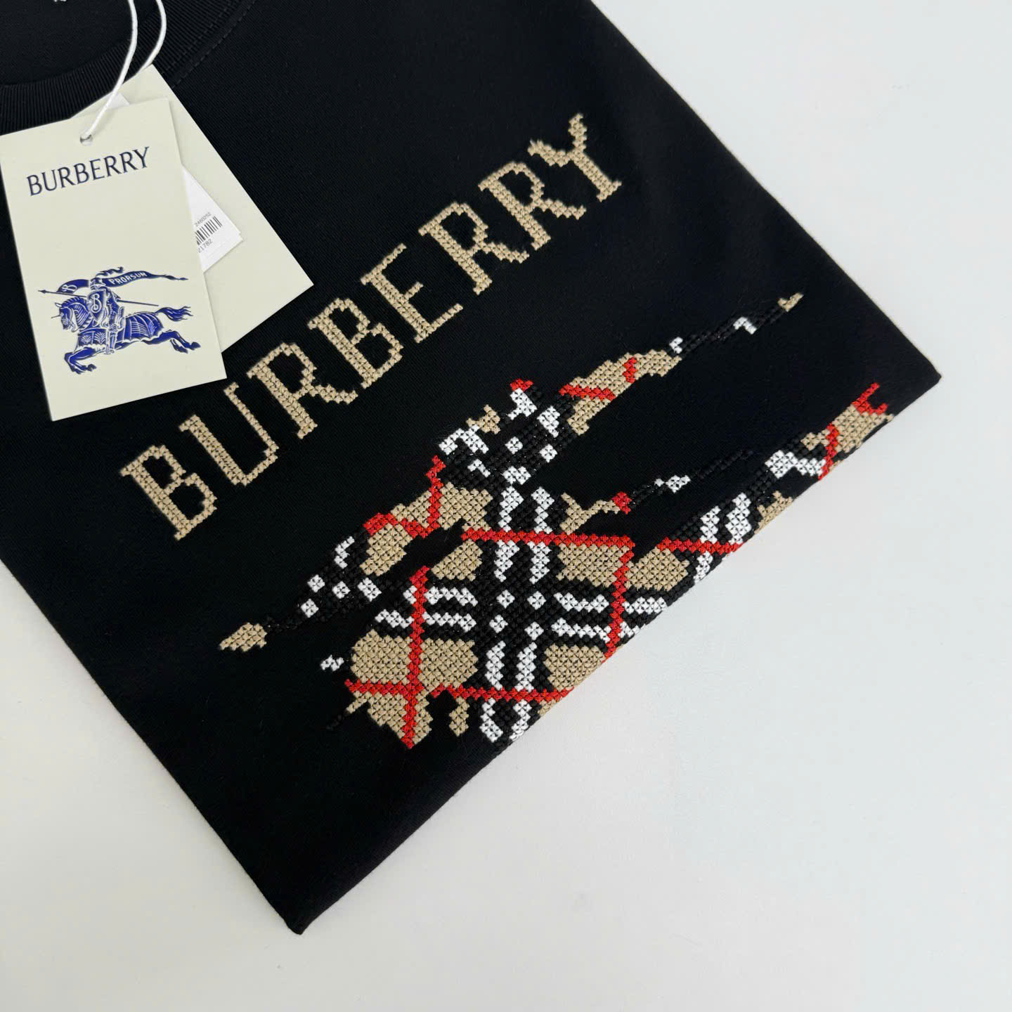 ÁO THUN BURBERRY BBR LOGO DETAILED (BLACK)