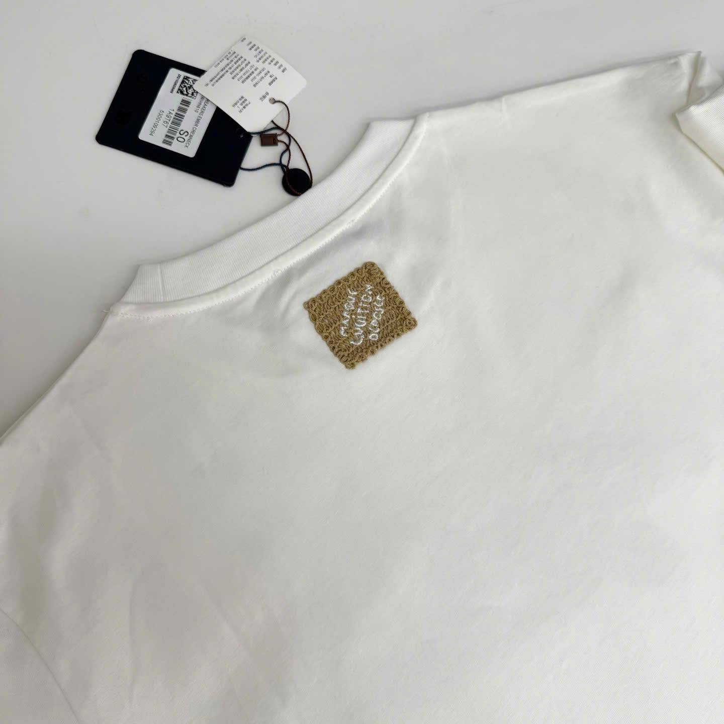 ÁO THUN LOUIS VUITTON LV EMBROIDERED SIGNATURE (WHITE)