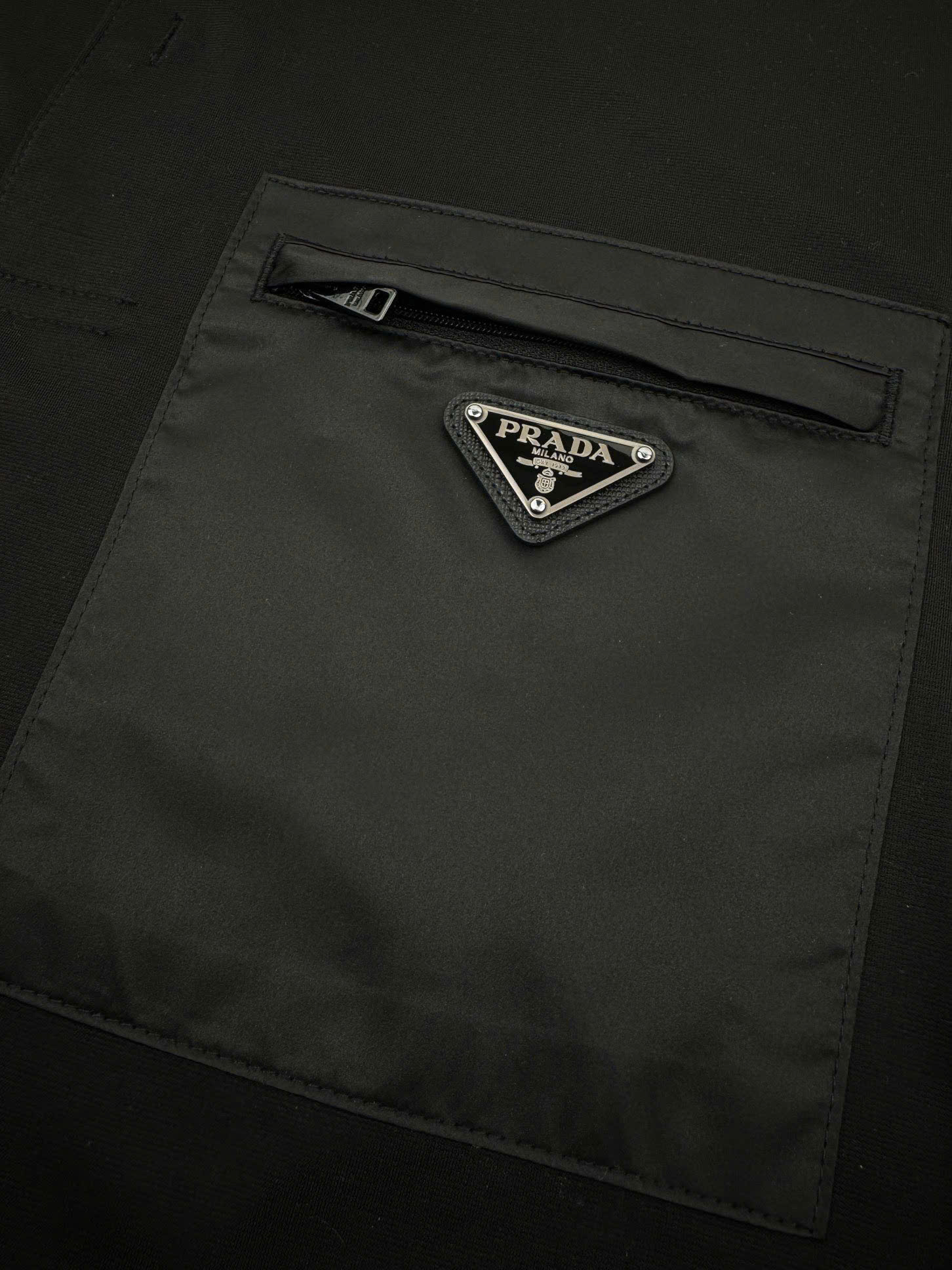 ÁO POLO PRADA NYLON POCKET TRIANGLE LOGO (BLACK)