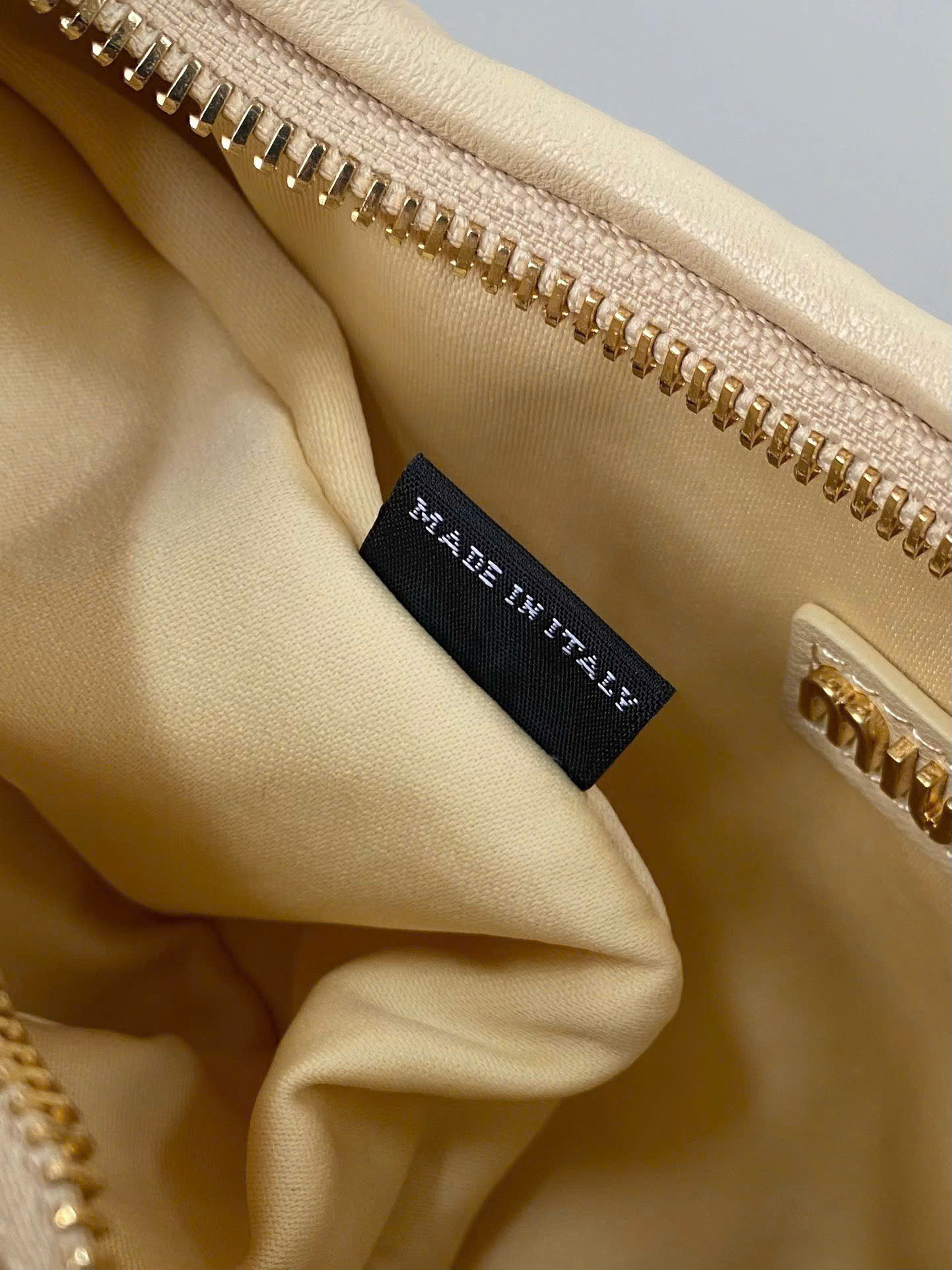 TÚI MIU MIU WANDER MATELASSÉ NAPPA LEATHER HOBO (SOY GREEN)