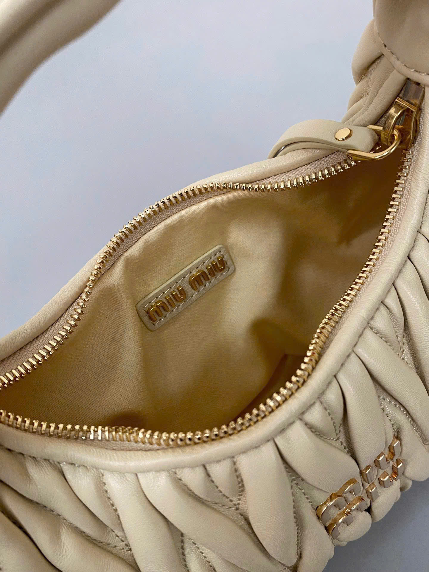 TÚI MIU MIU WANDER MATELASSÉ NAPPA LEATHER HOBO (SOY GREEN)