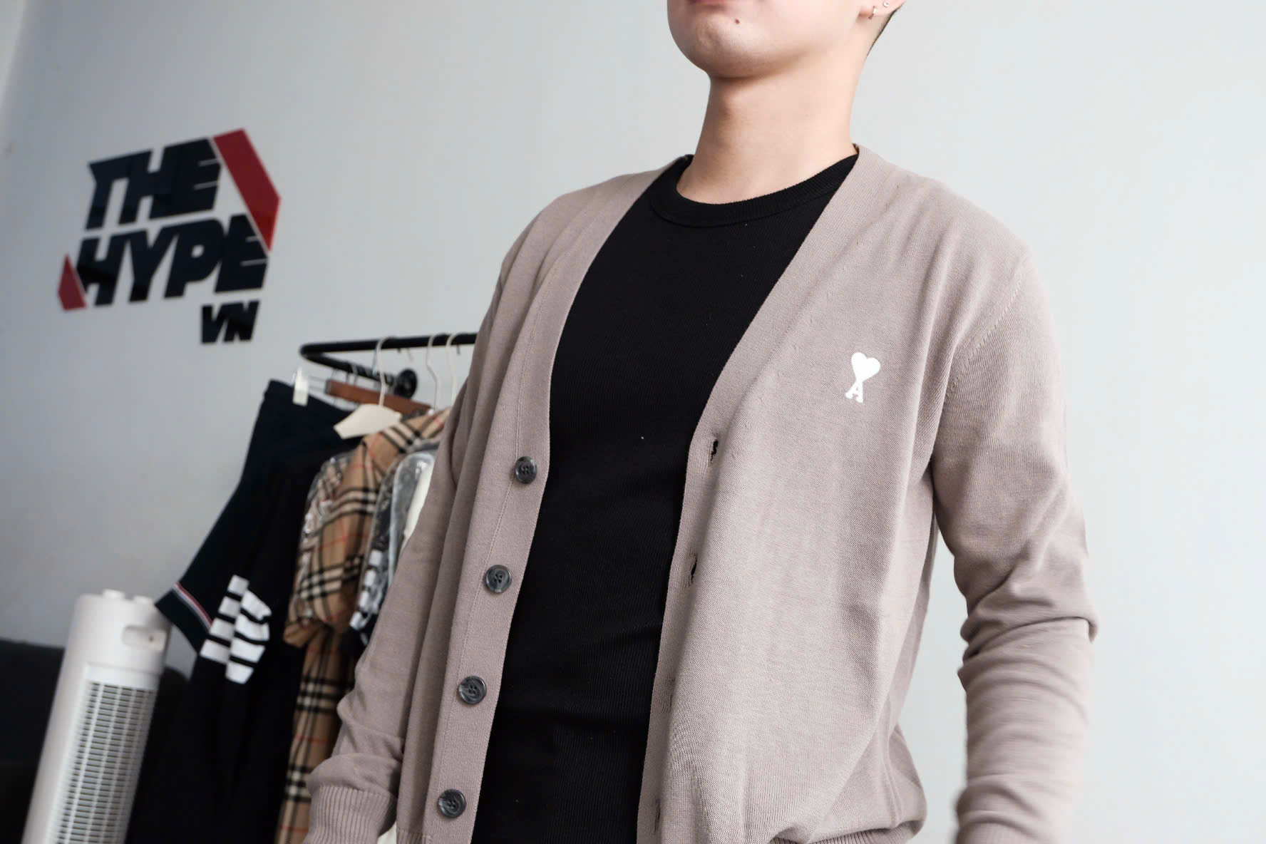 ÁO CARDIGAN AMI PARIS MOTIF (TAUPE BROWN)