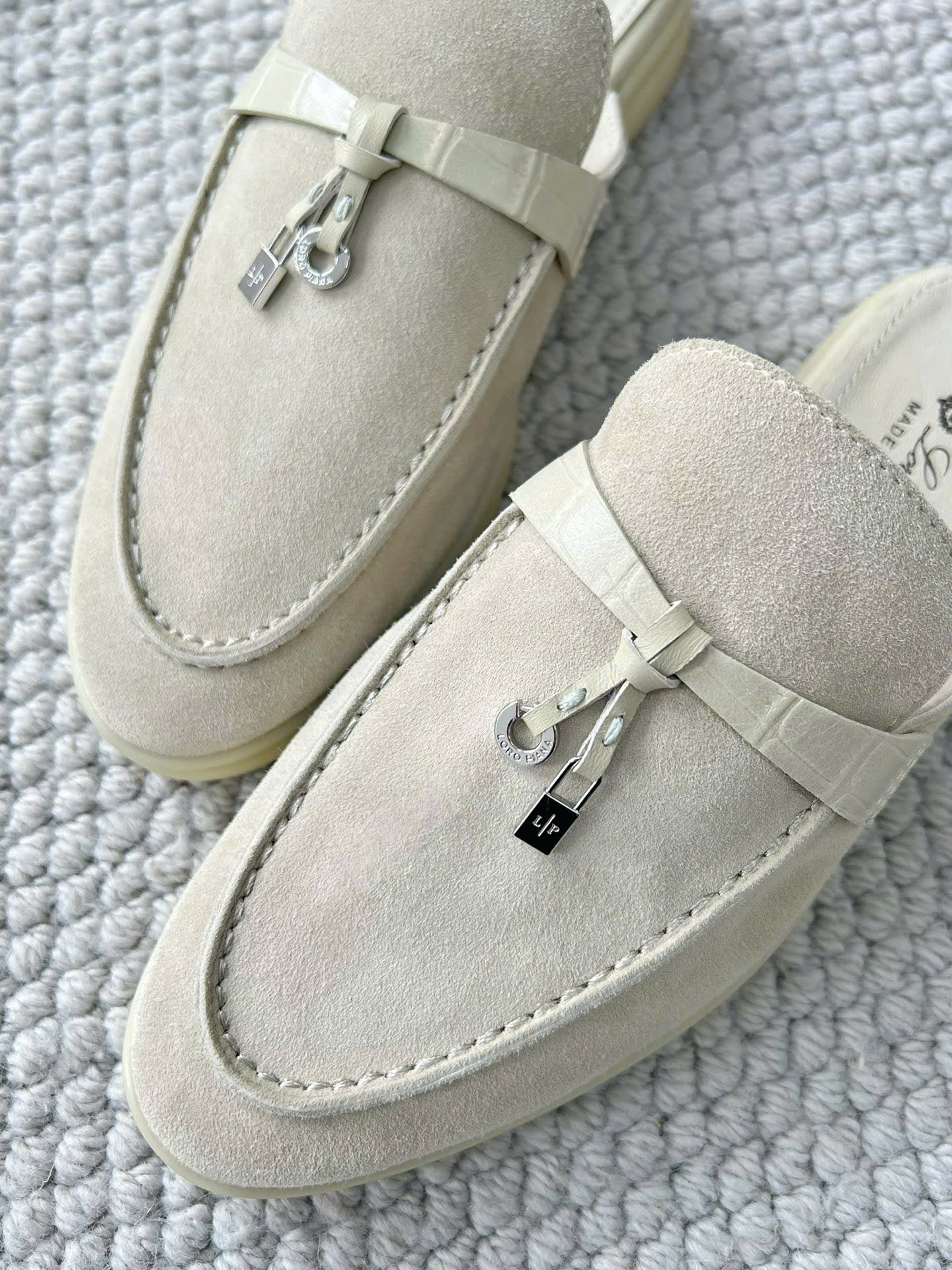 GIÀY LOAFER LORO PIANA CHARM (BEIGE)
