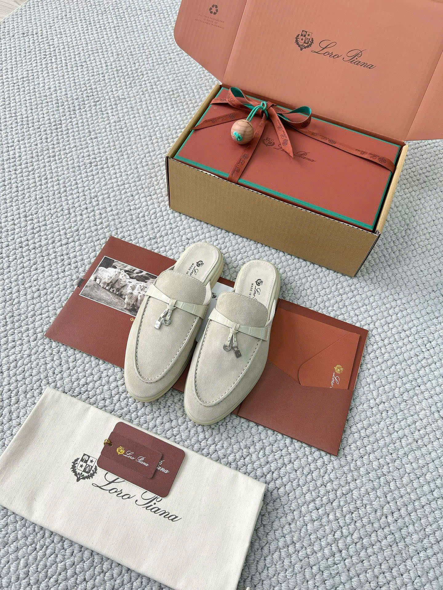 GIÀY LOAFER LORO PIANA CHARM (BEIGE)