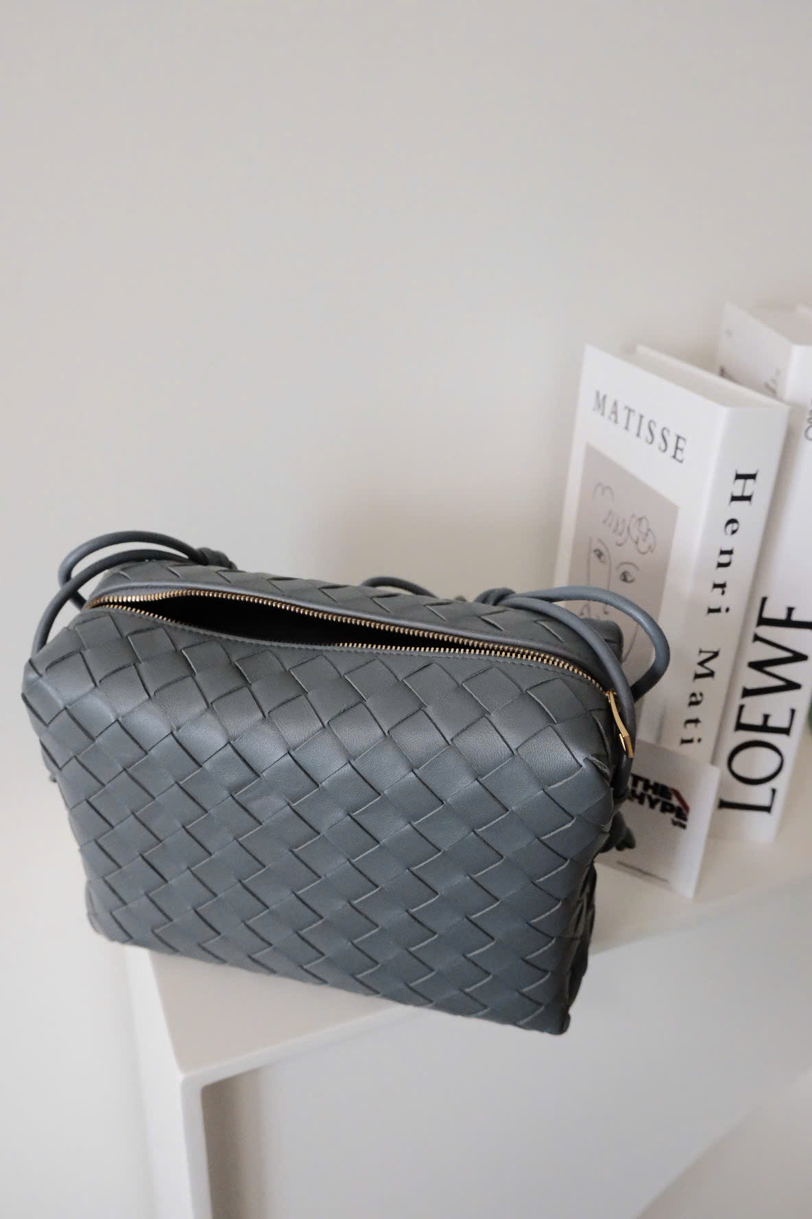 TÚI BOTTEGA VENETA MINI LOOP CAMERA BAG (GREY)