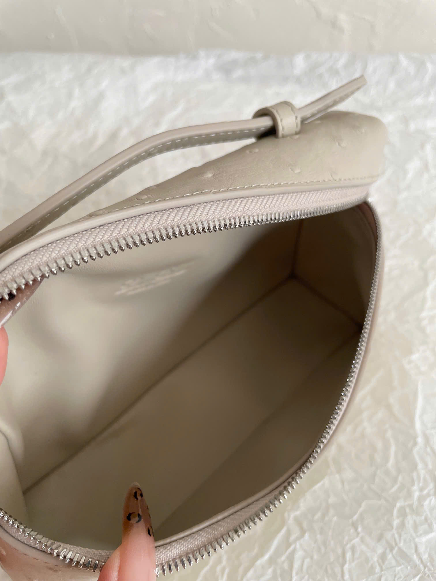 TÚI LORO PIANA EXTRA POCKET L19 OSTRICK LEATHER (Light Travertine)