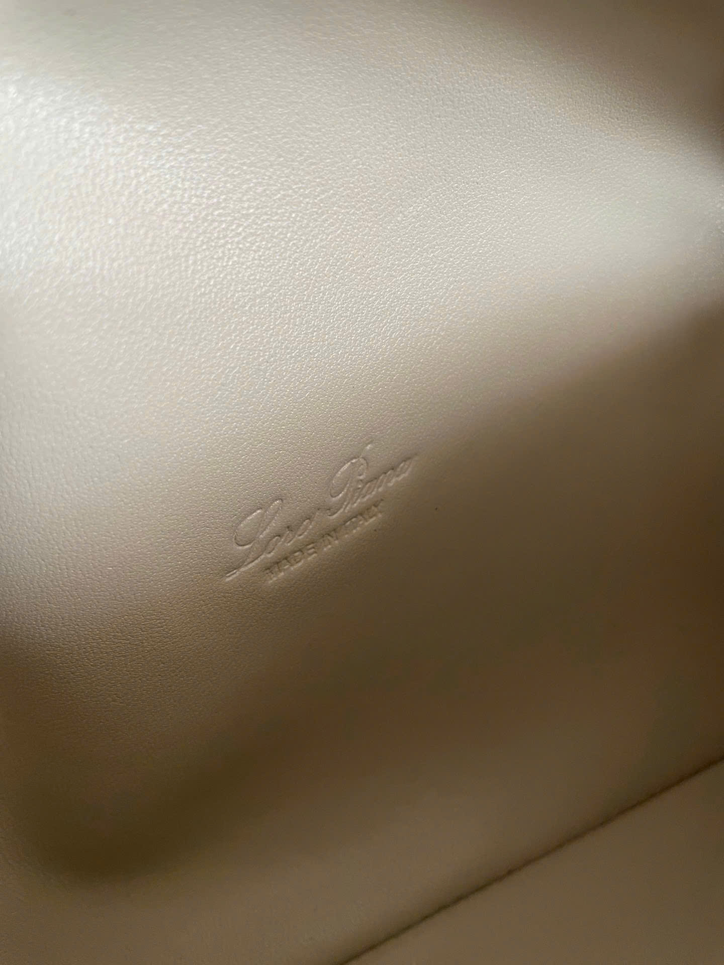 TÚI LORO PIANA EXTRA POCKET L19 OSTRICK LEATHER (Light Travertine)