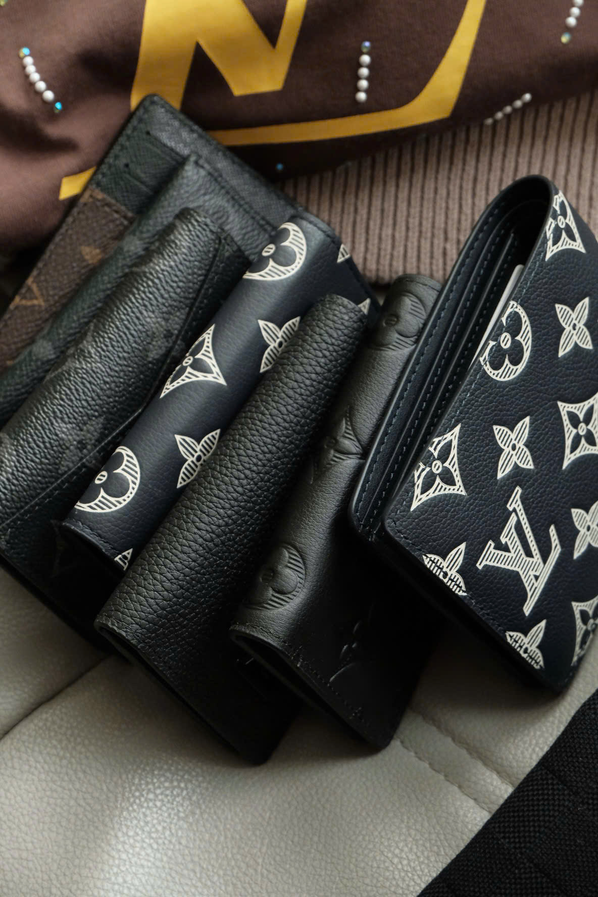 VÍ NGẮN LOUIS VUITION SHADOW MONOGRAM (NAVY BLUE)