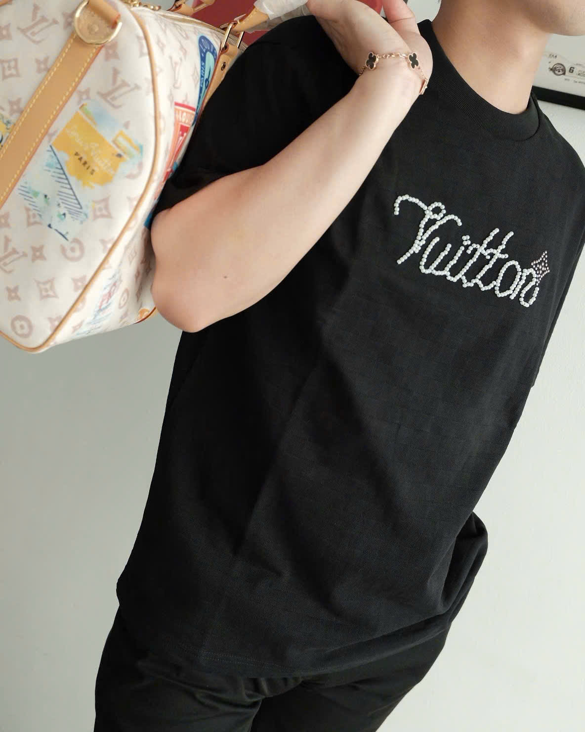 ÁO THUN LOUIS VUITTON DAMIER FLOWER LOGO (BLACK)