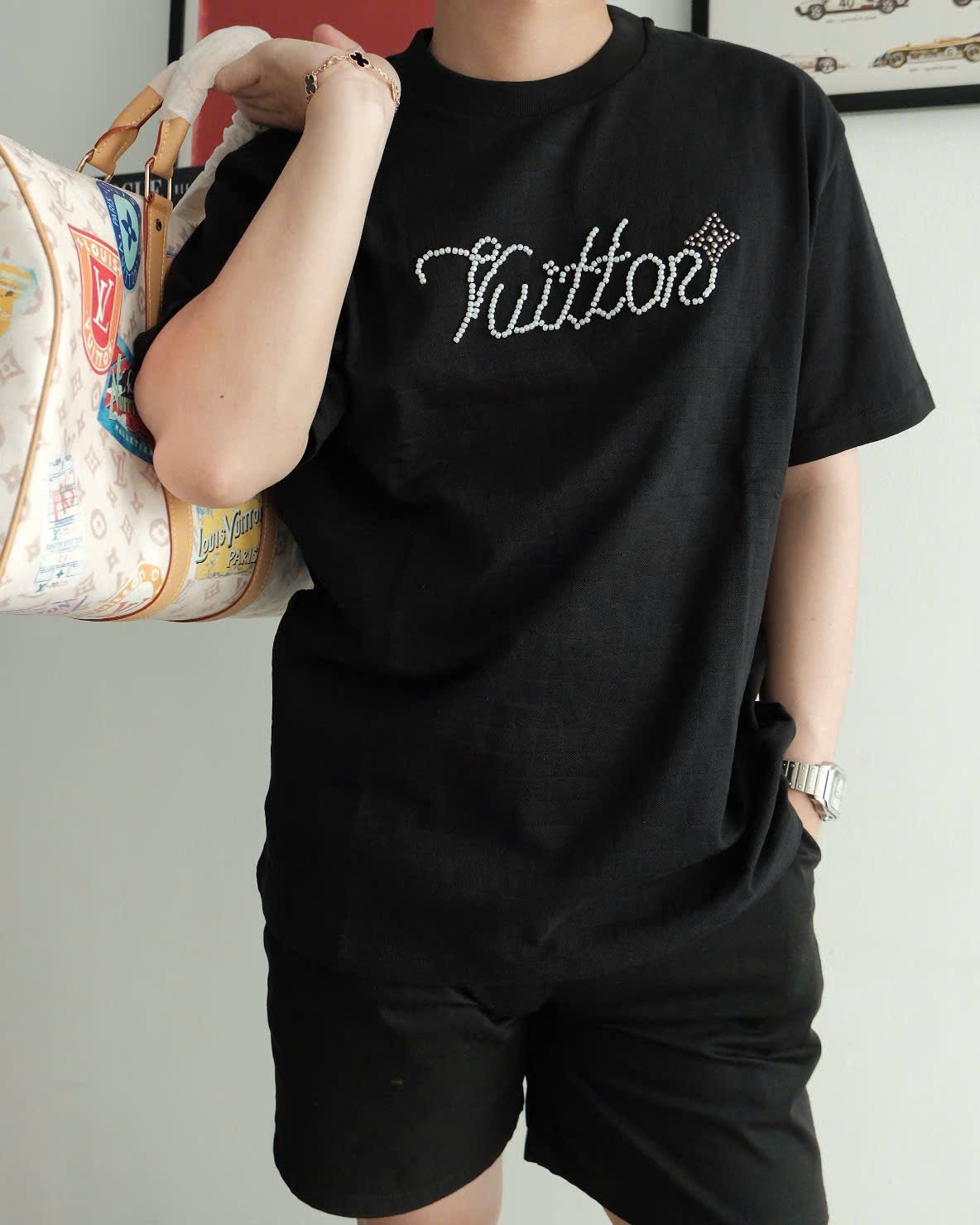 ÁO THUN LOUIS VUITTON DAMIER FLOWER LOGO (BLACK)