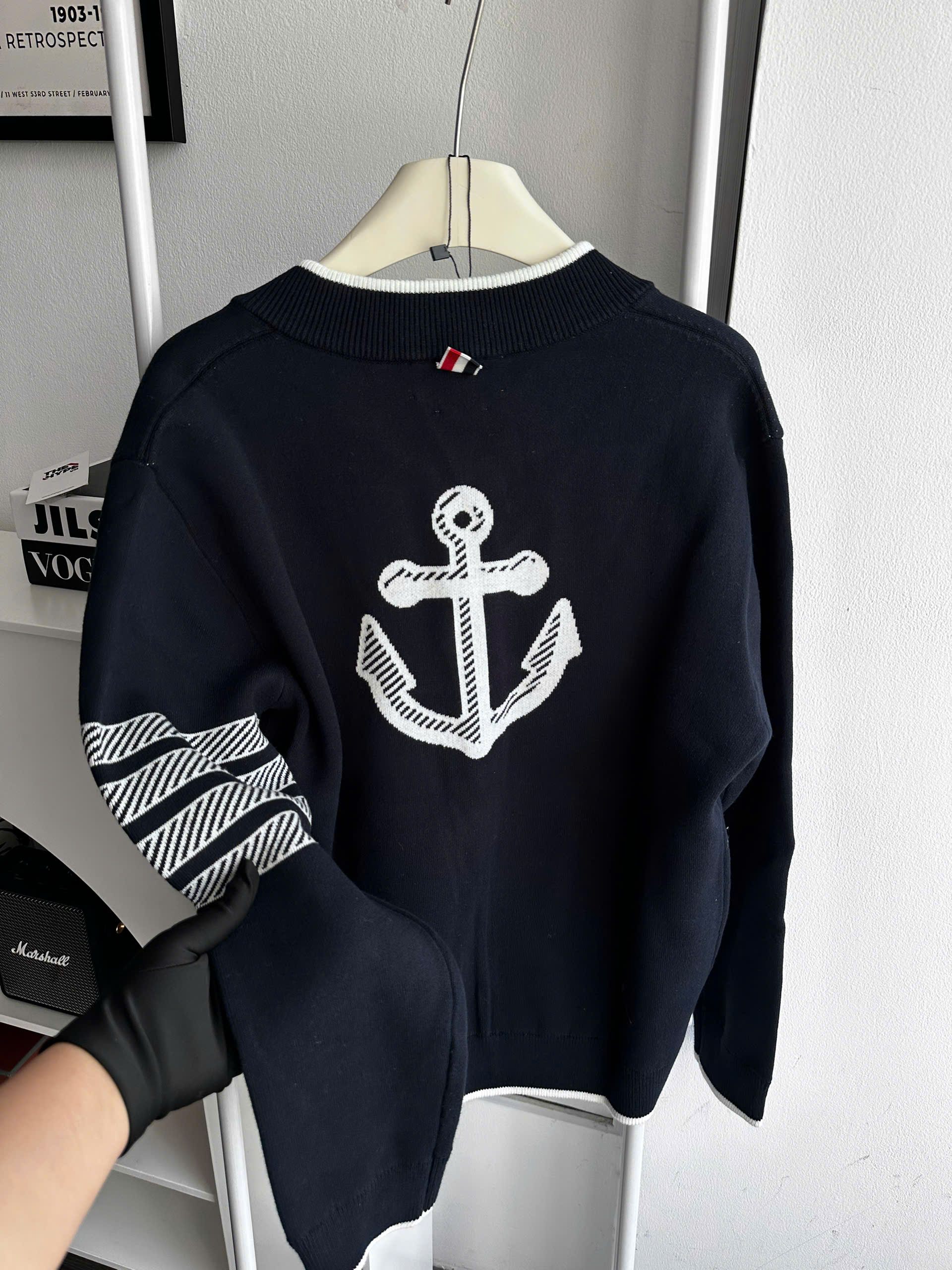 CARDIGAN THOM BROWNE ANCHOR-JACQUARD WOOL JUMPER (NAVY)