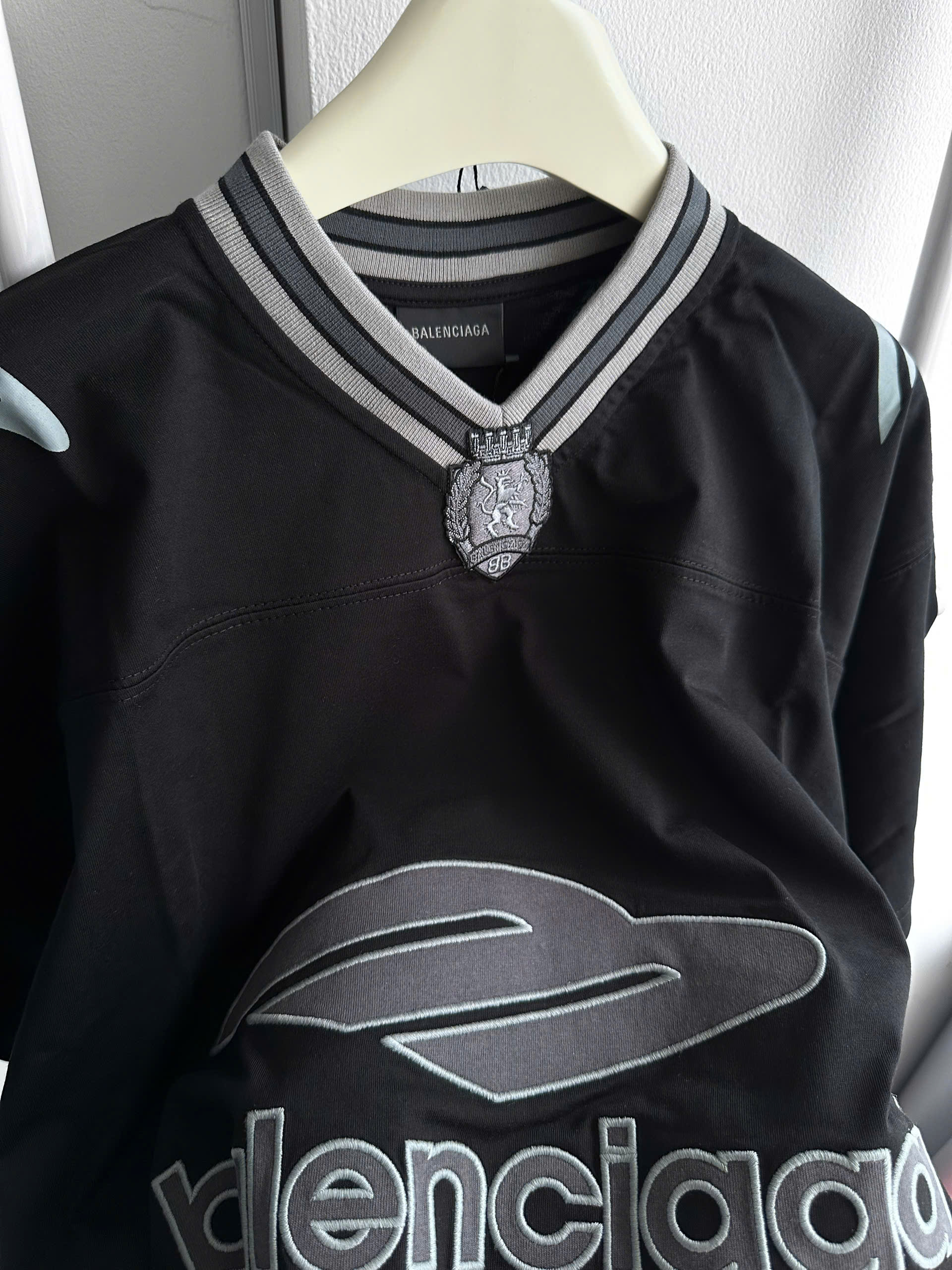 ÁO THUN BALENCIAGA BLCG FOOTBALL V-NECK (BLACK)