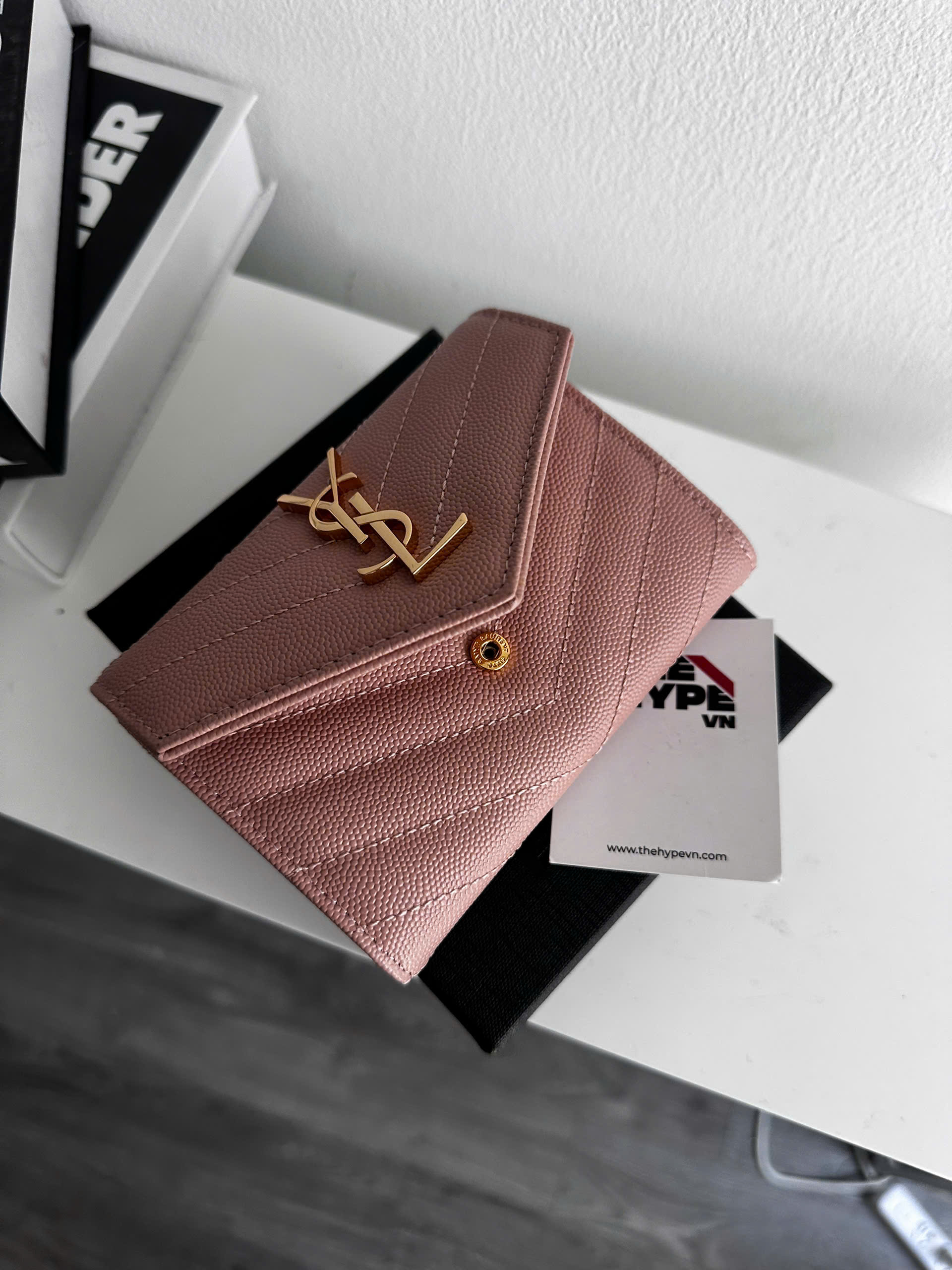 VÍ NGẮN SAINT LAURENT YSL CASSANDRE POWDER (PINK)