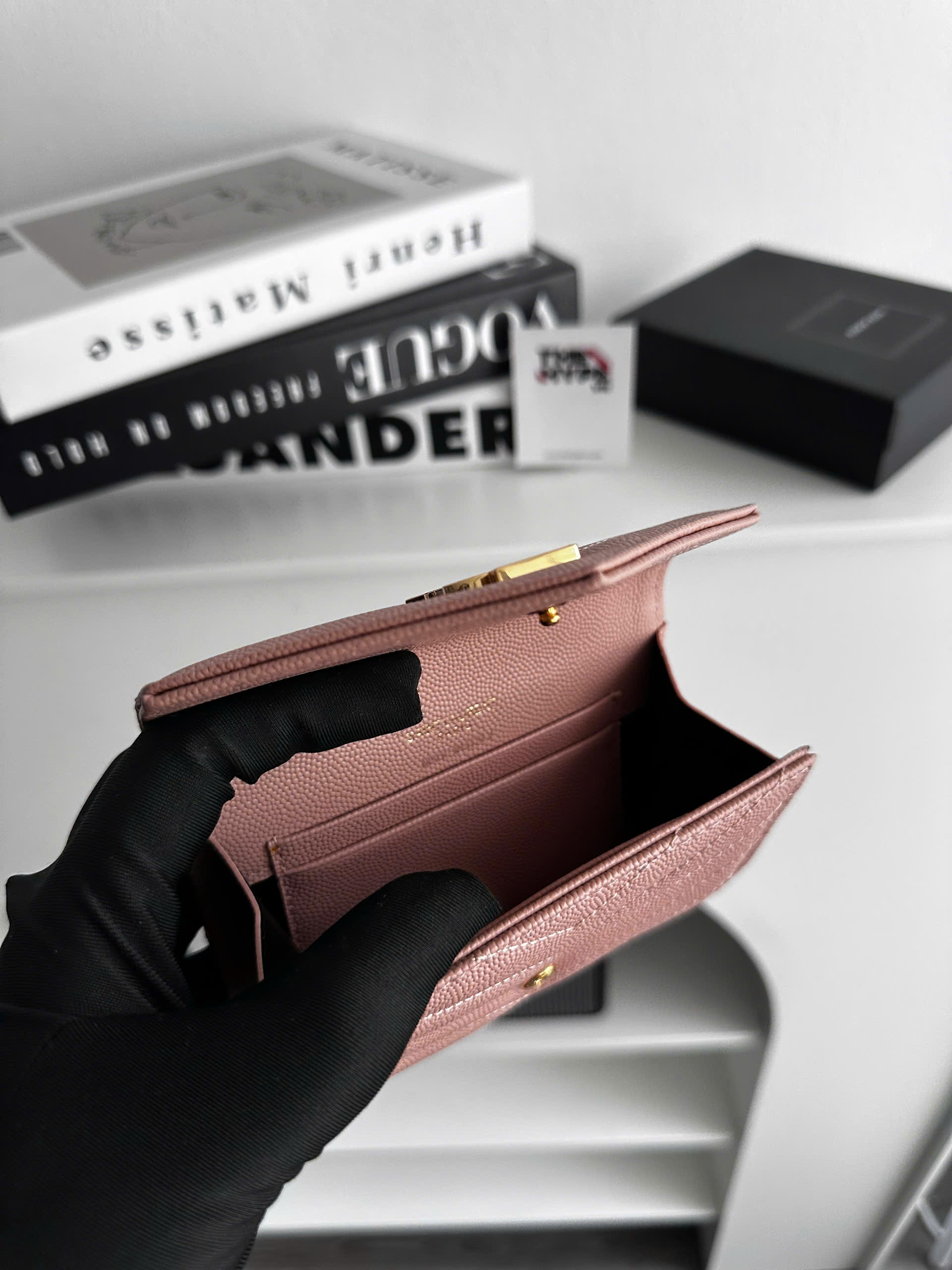 VÍ NGẮN SAINT LAURENT YSL CASSANDRE POWDER (PINK)