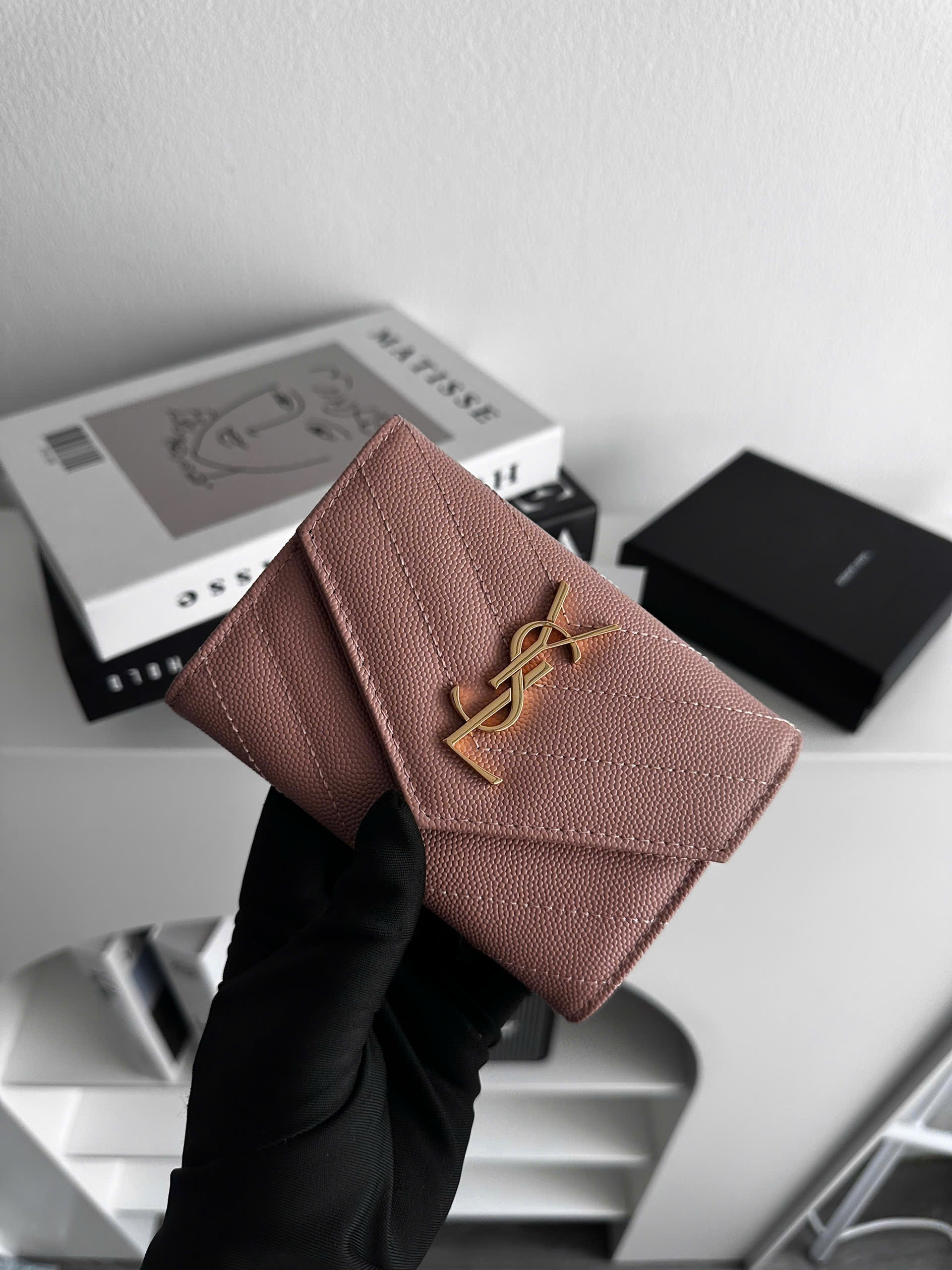 VÍ NGẮN SAINT LAURENT YSL CASSANDRE POWDER (PINK)