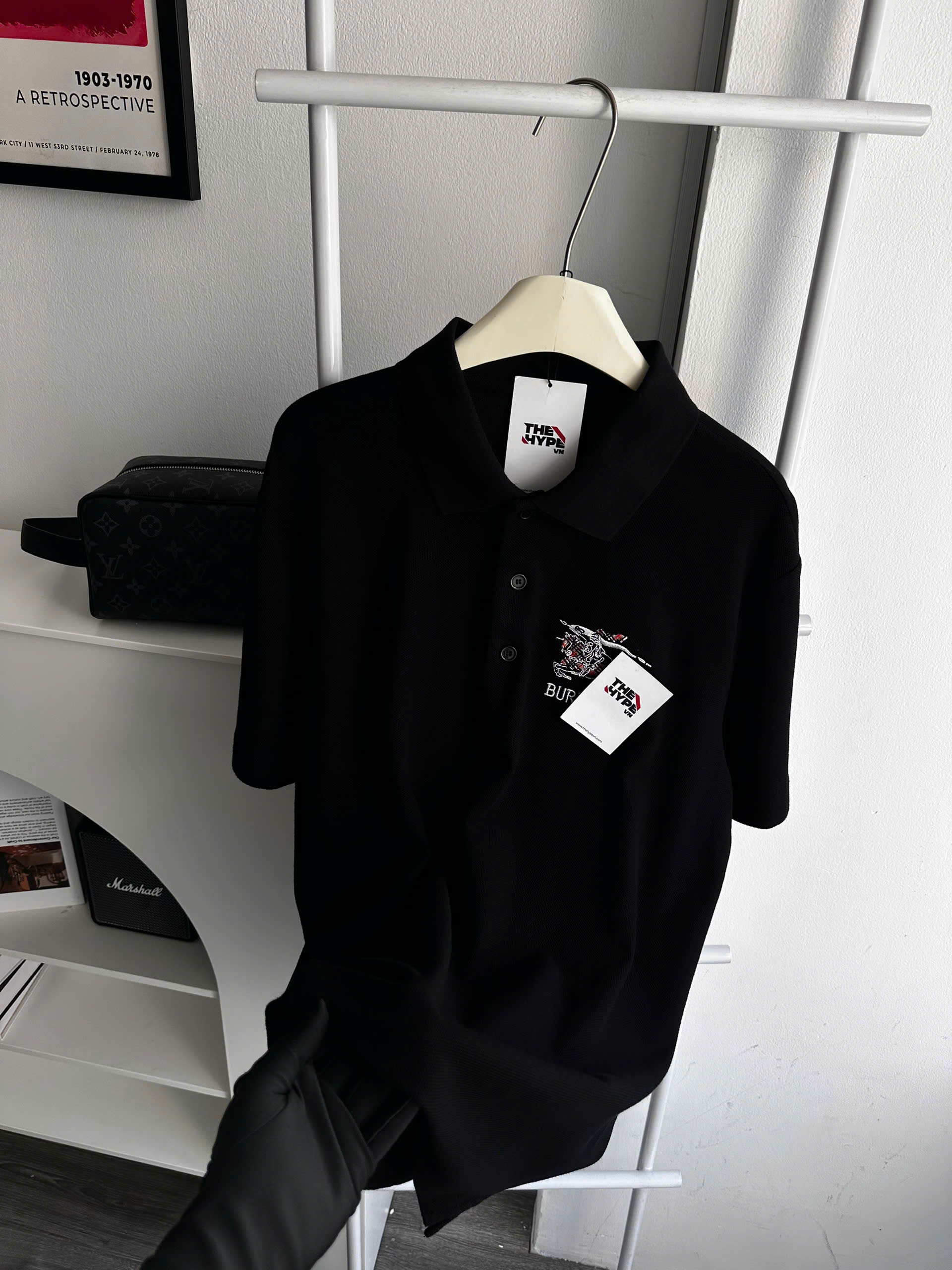 ÁO POLO BURBERRY SKETCH KNIGHT (BLACK)