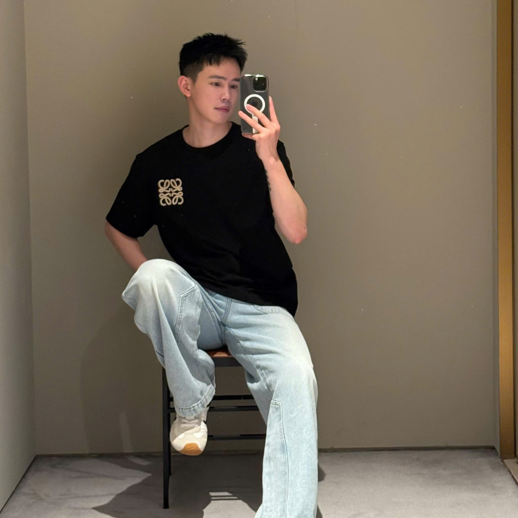 ÁO THUN LOEWE BOXY ANAGRAM LOGO (BLACK)