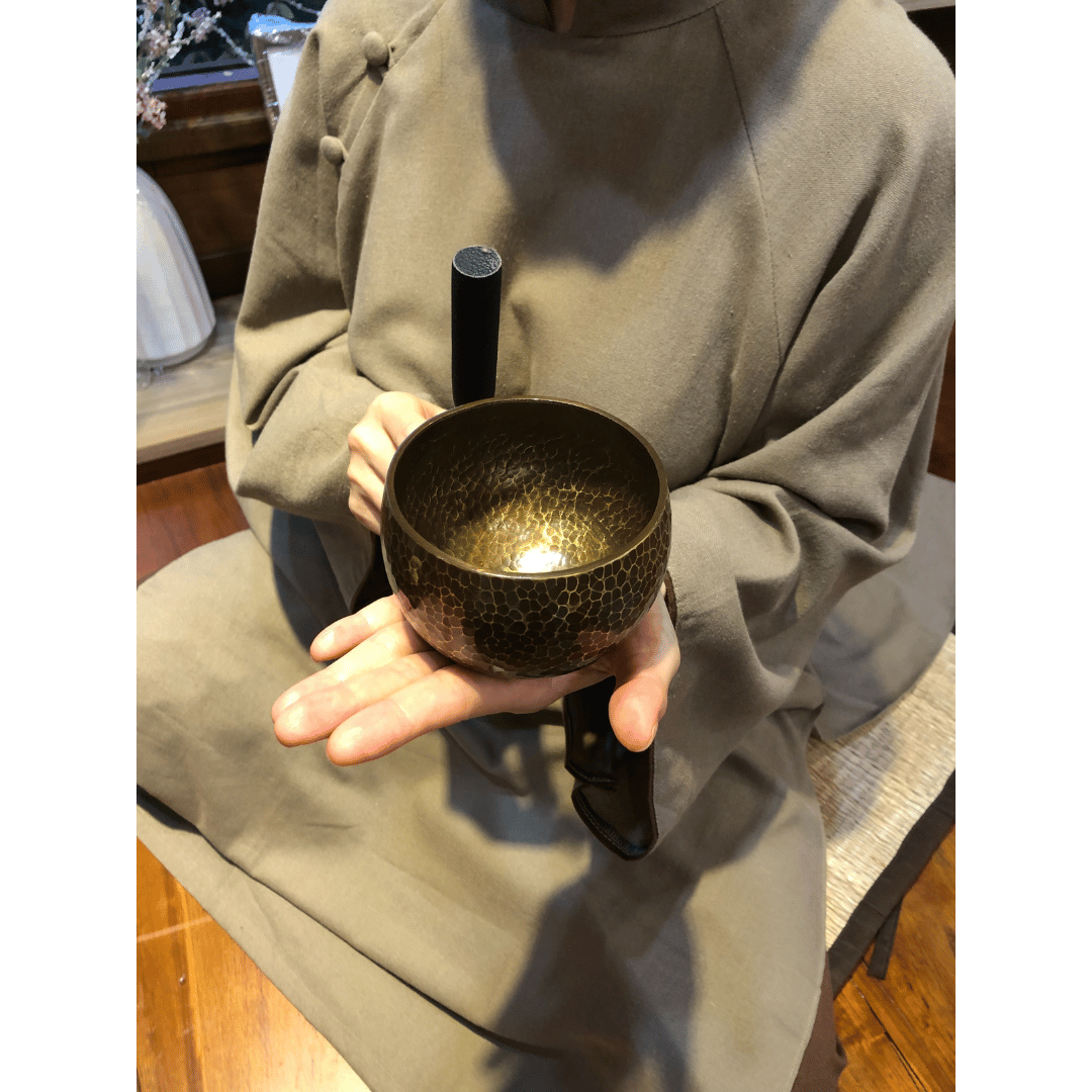 CHUÔNG MINI ĐEN LỚN (CHUÔNG, ĐẾ, DÙI)