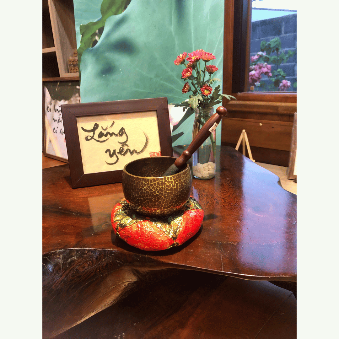 CHUÔNG MINI ĐEN LỚN (CHUÔNG, ĐẾ, DÙI)