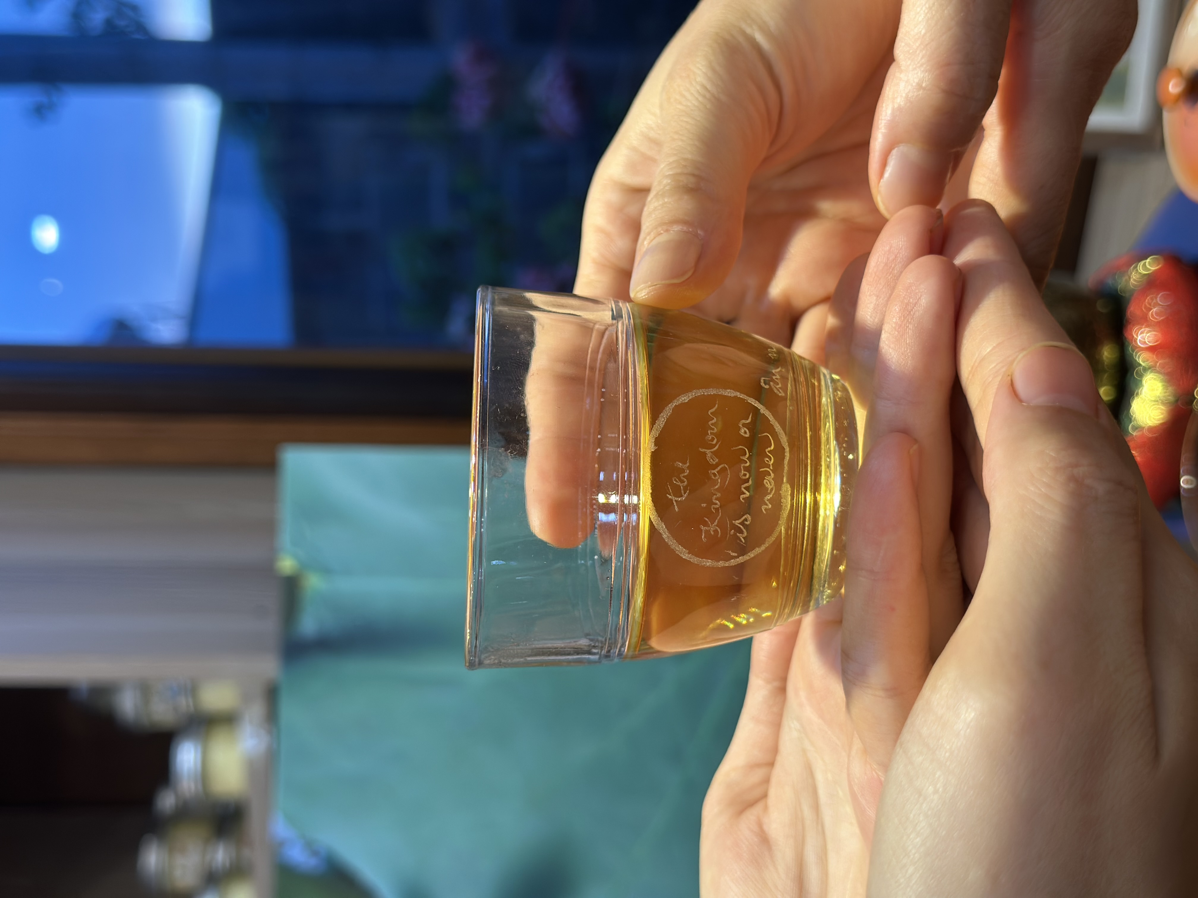 LY TRÀ THUỶ TINH KHẮC THƯ PHÁP