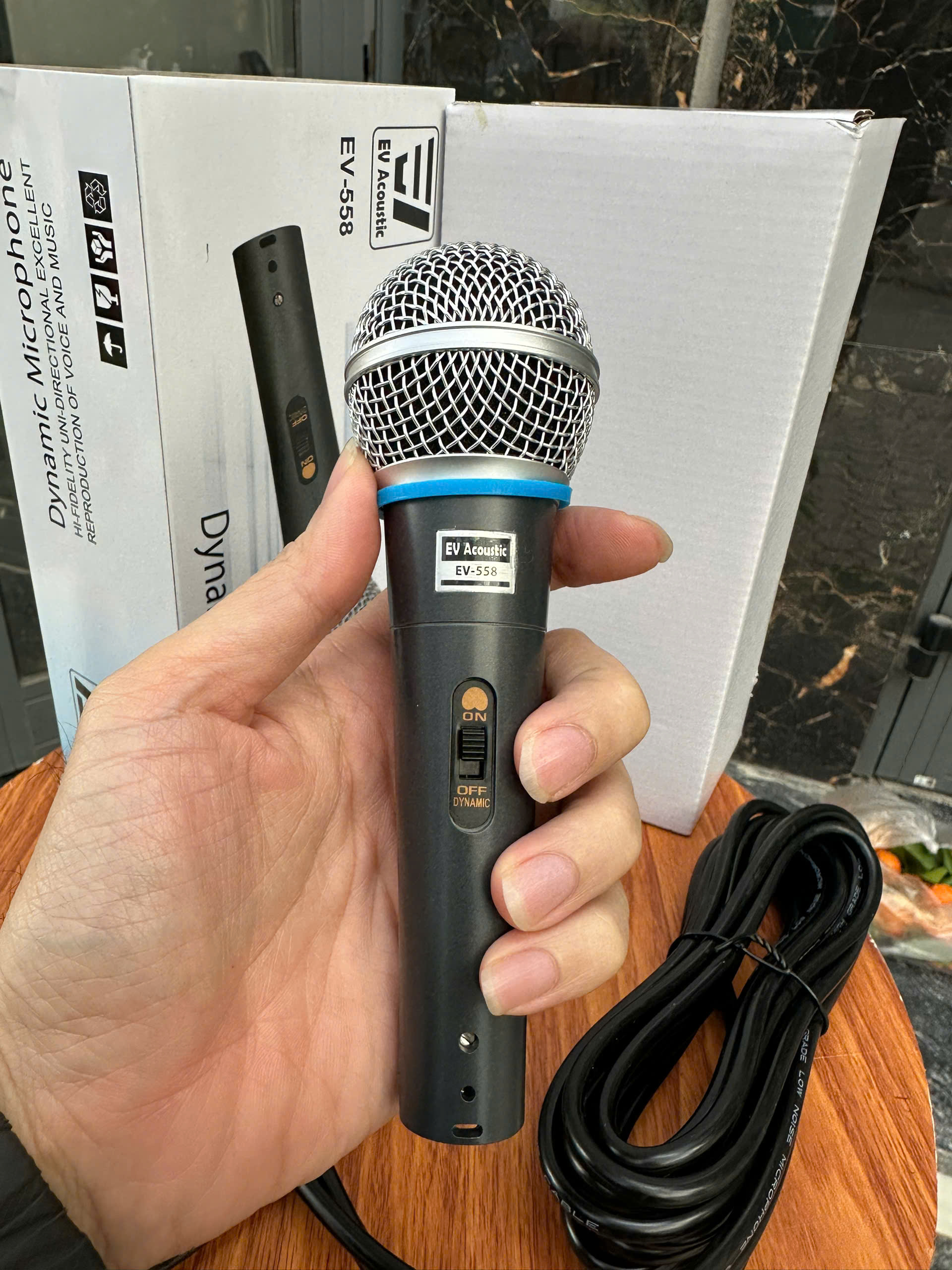 Micro Có Dây Tomahawk EV-558 | Vỏ Kim Loại Cao Cấp | Dây Dài 5M | Bắt Tiếng Nhạy | Hát Karaoke Ổn Định