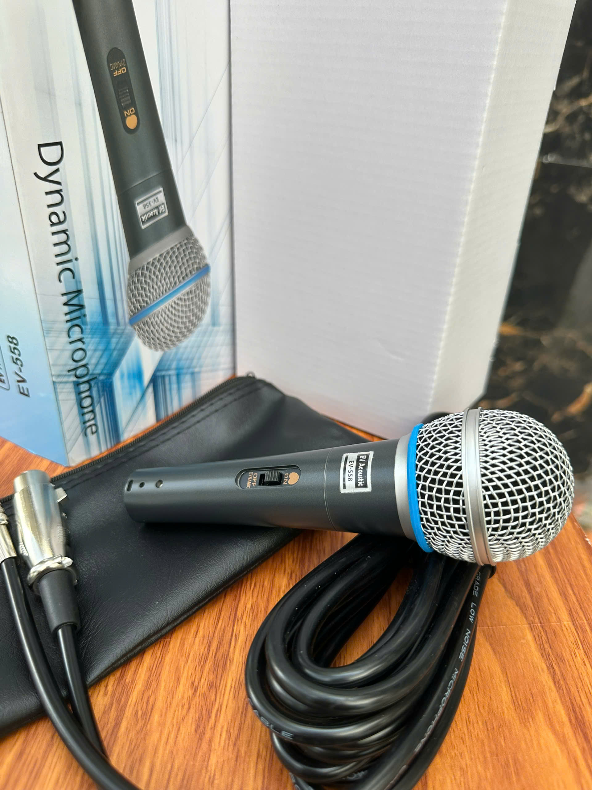 Micro Có Dây Tomahawk EV-558 | Vỏ Kim Loại Cao Cấp | Dây Dài 5M | Bắt Tiếng Nhạy | Hát Karaoke Ổn Định