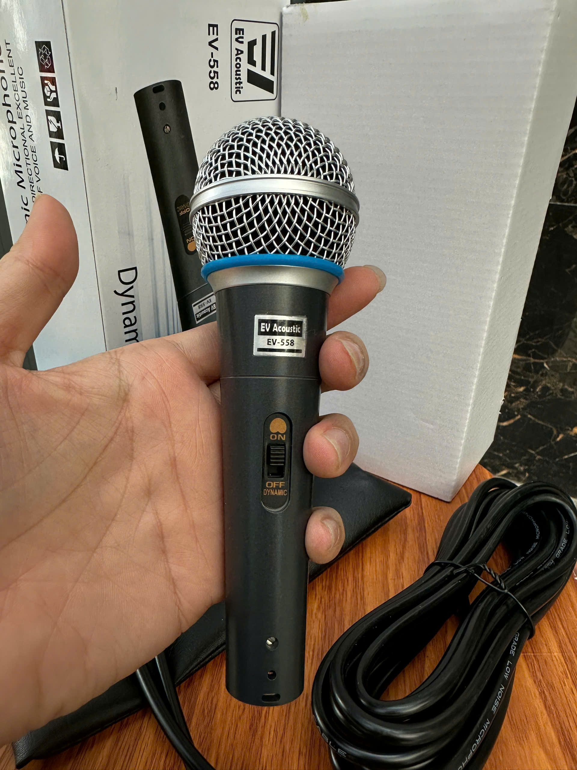 Micro Có Dây Tomahawk EV-558 | Vỏ Kim Loại Cao Cấp | Dây Dài 5M | Bắt Tiếng Nhạy | Hát Karaoke Ổn Định