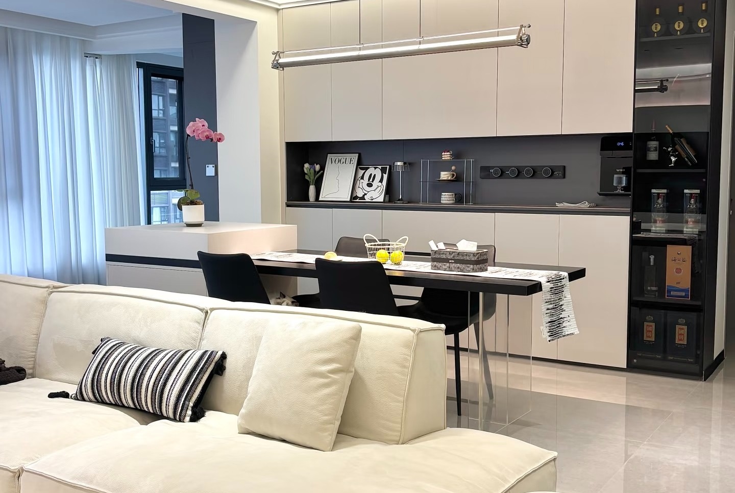 Ổ cắm truyền thống vs ổ cắm thanh ray: Khác biệt nằm ở đâu?